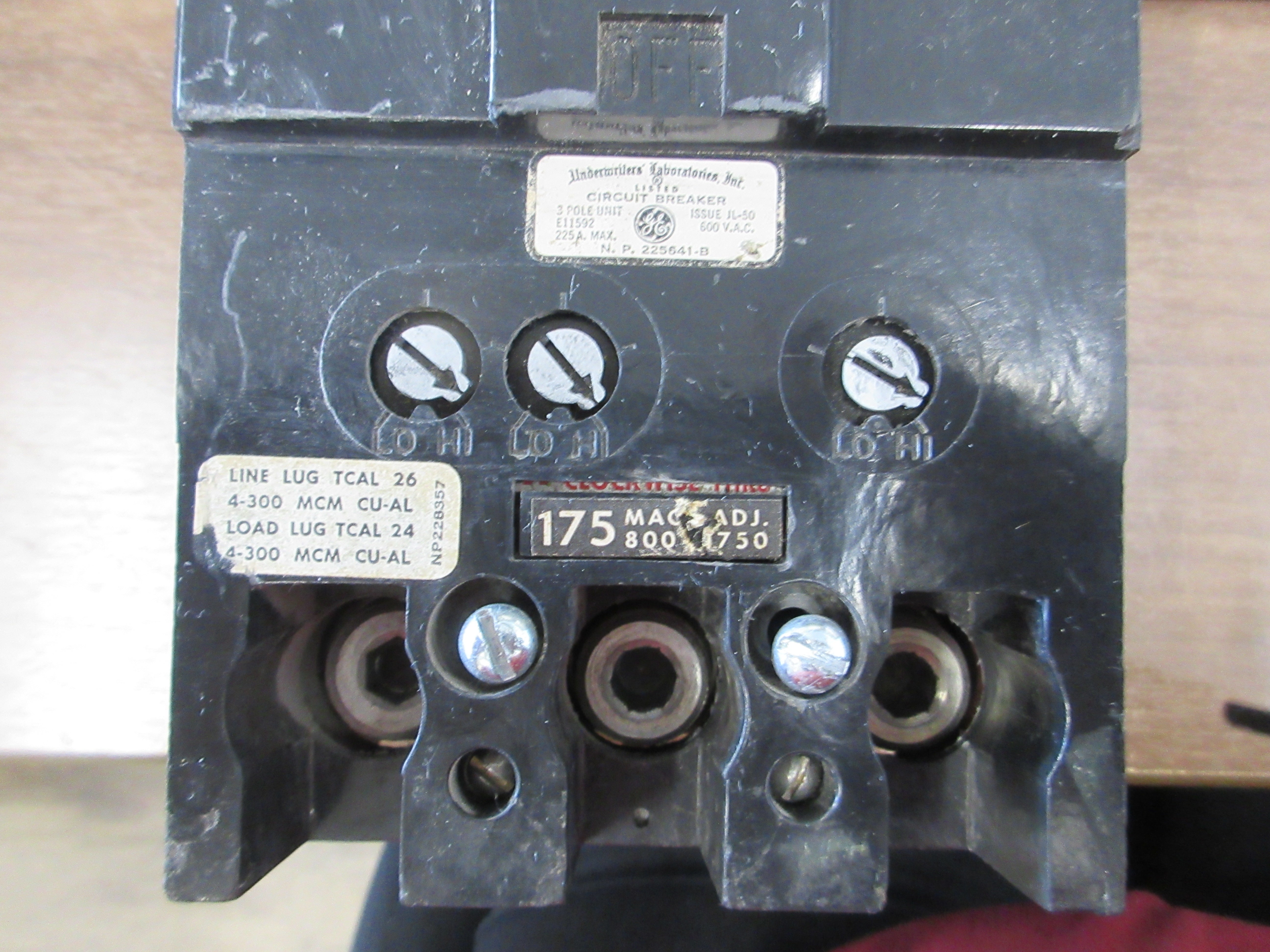 GE Circuit Breaker TFJ 236175 175 A 600 V 3 P (2) Mounting Screws Used