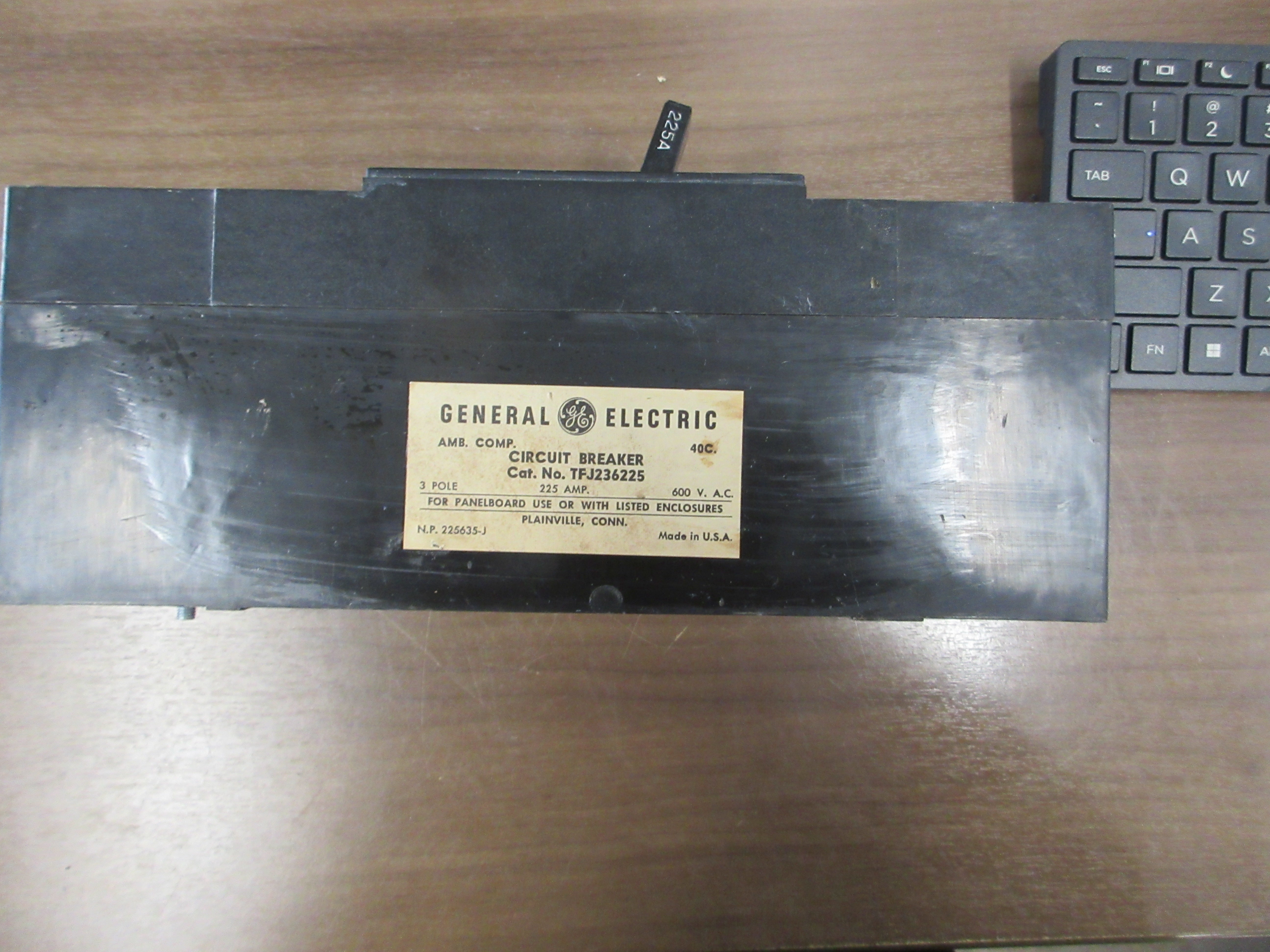GE Circuit Breaker TFJ236225 225 A 600 V 3 P (2 Mounting Screws Used