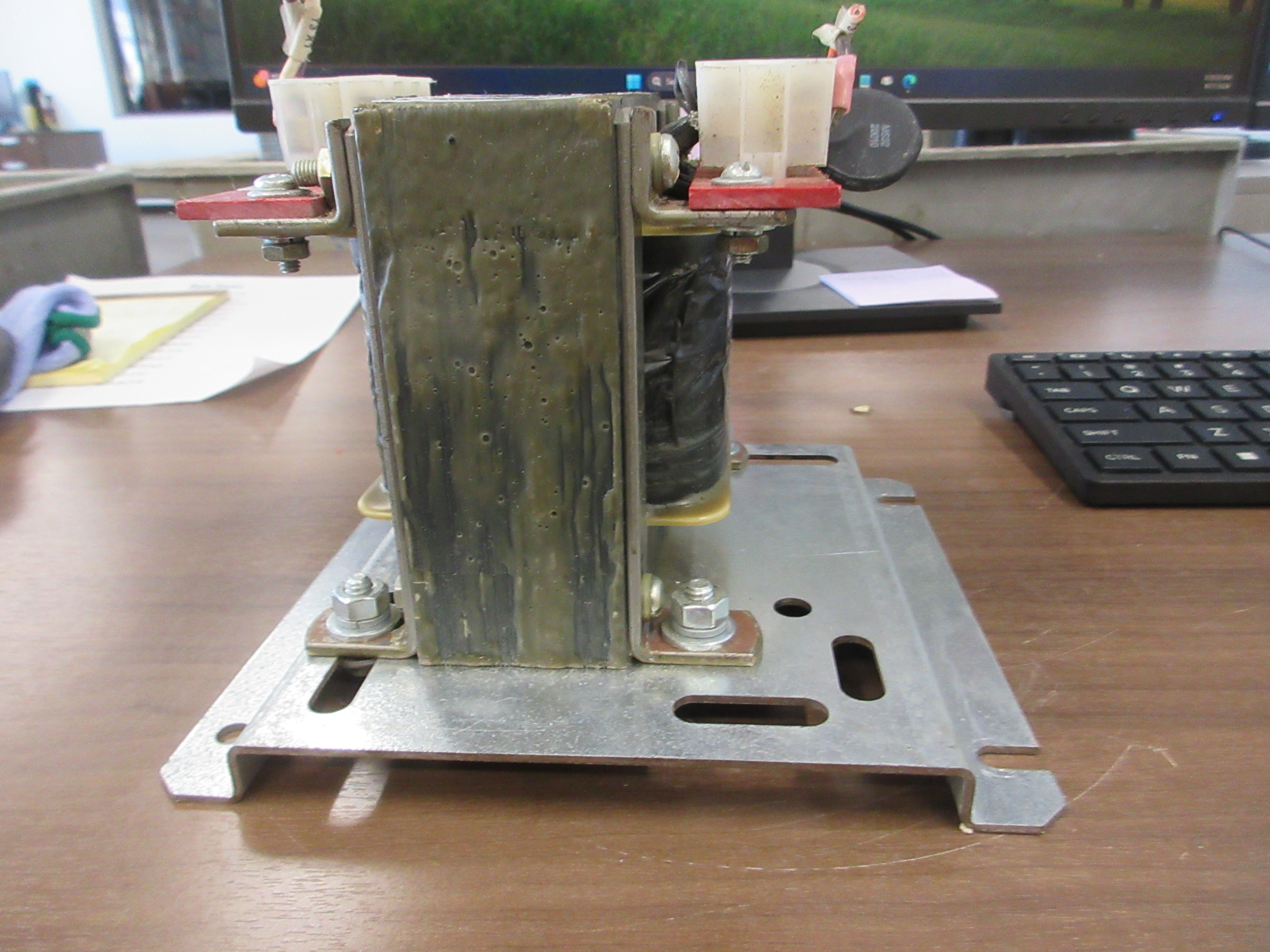 Nova Magnetics Control Transformer 0163-01-0003 250VA Sec: 190/230V Used