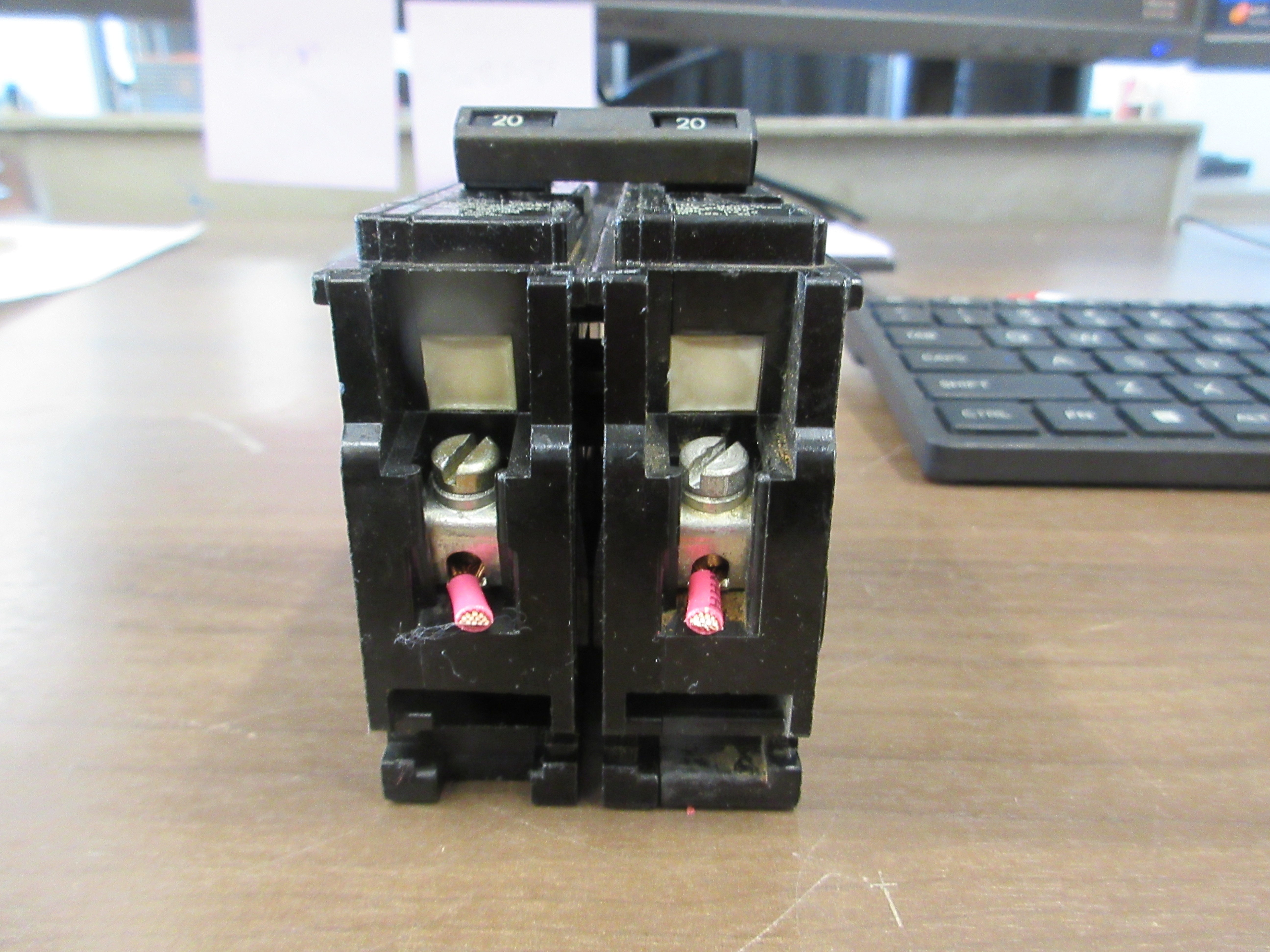 Siemens ITE Bolt-On Circuit Breaker  BQ2B020 20A 120/240V 2P *Lot of 2* Used