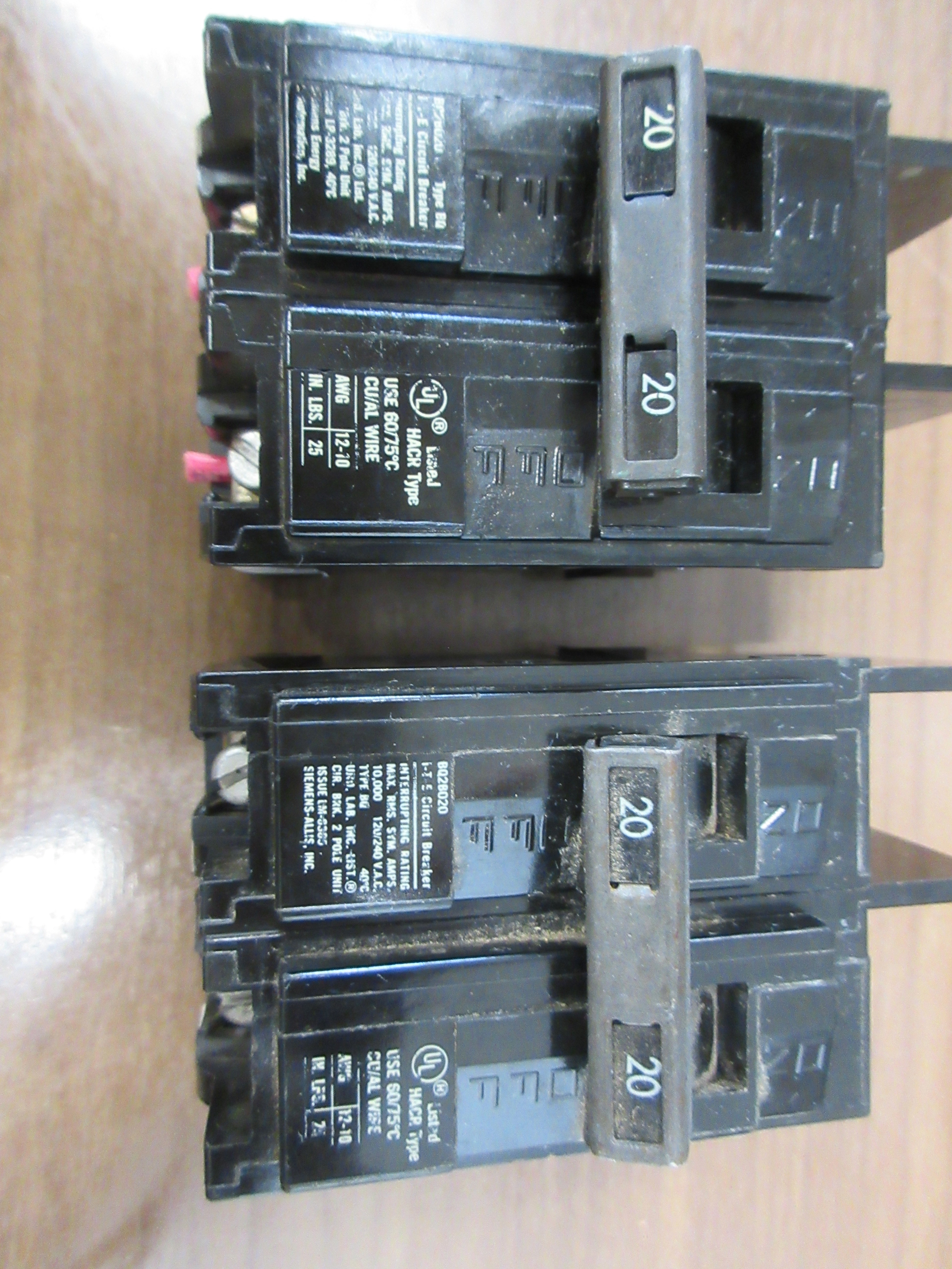 Siemens ITE Bolt-On Circuit Breaker  BQ2B020 20A 120/240V 2P *Lot of 2* Used