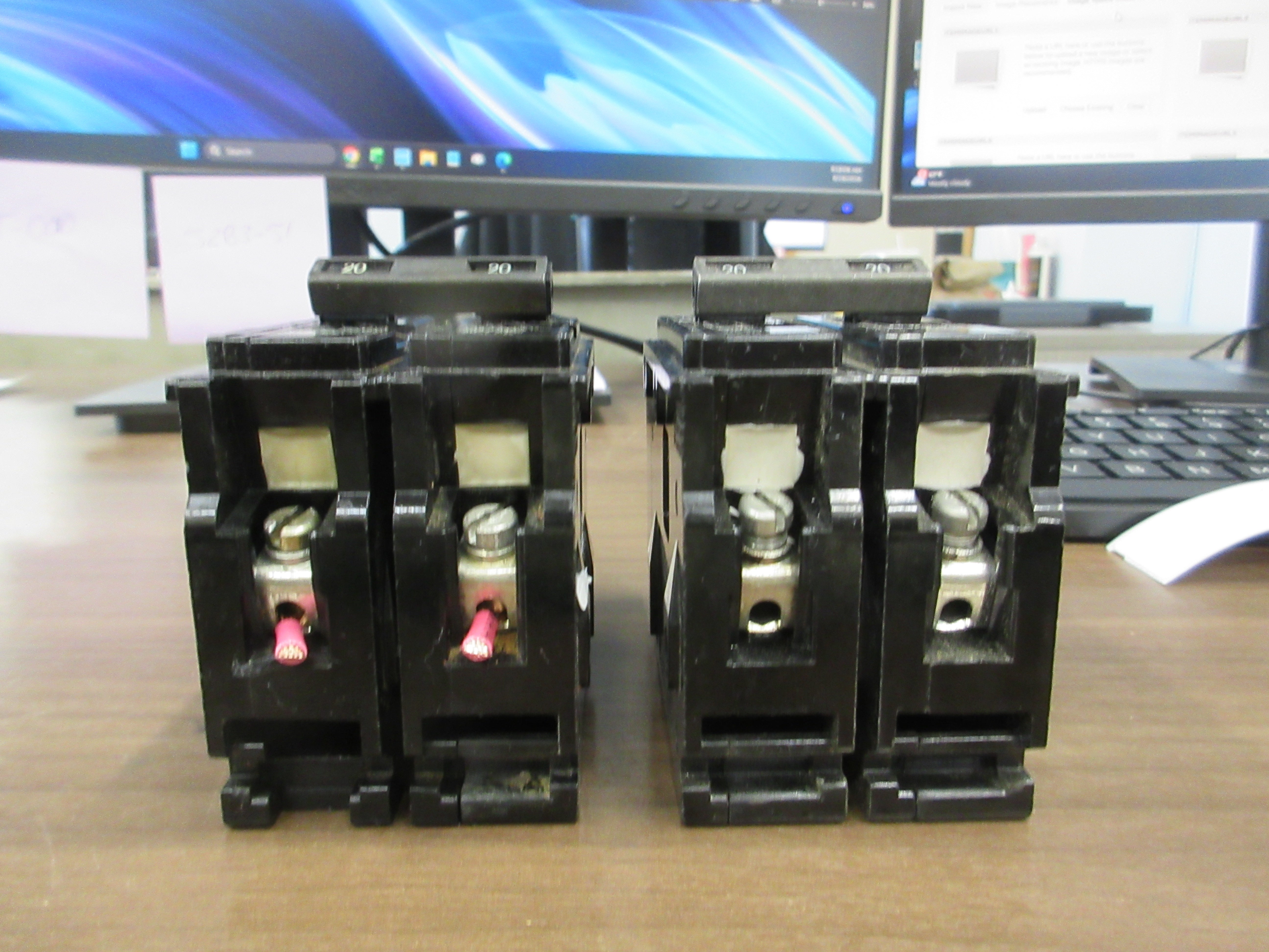 Siemens ITE Bolt-On Circuit Breaker  BQ2B020 20A 120/240V 2P *Lot of 2* Used