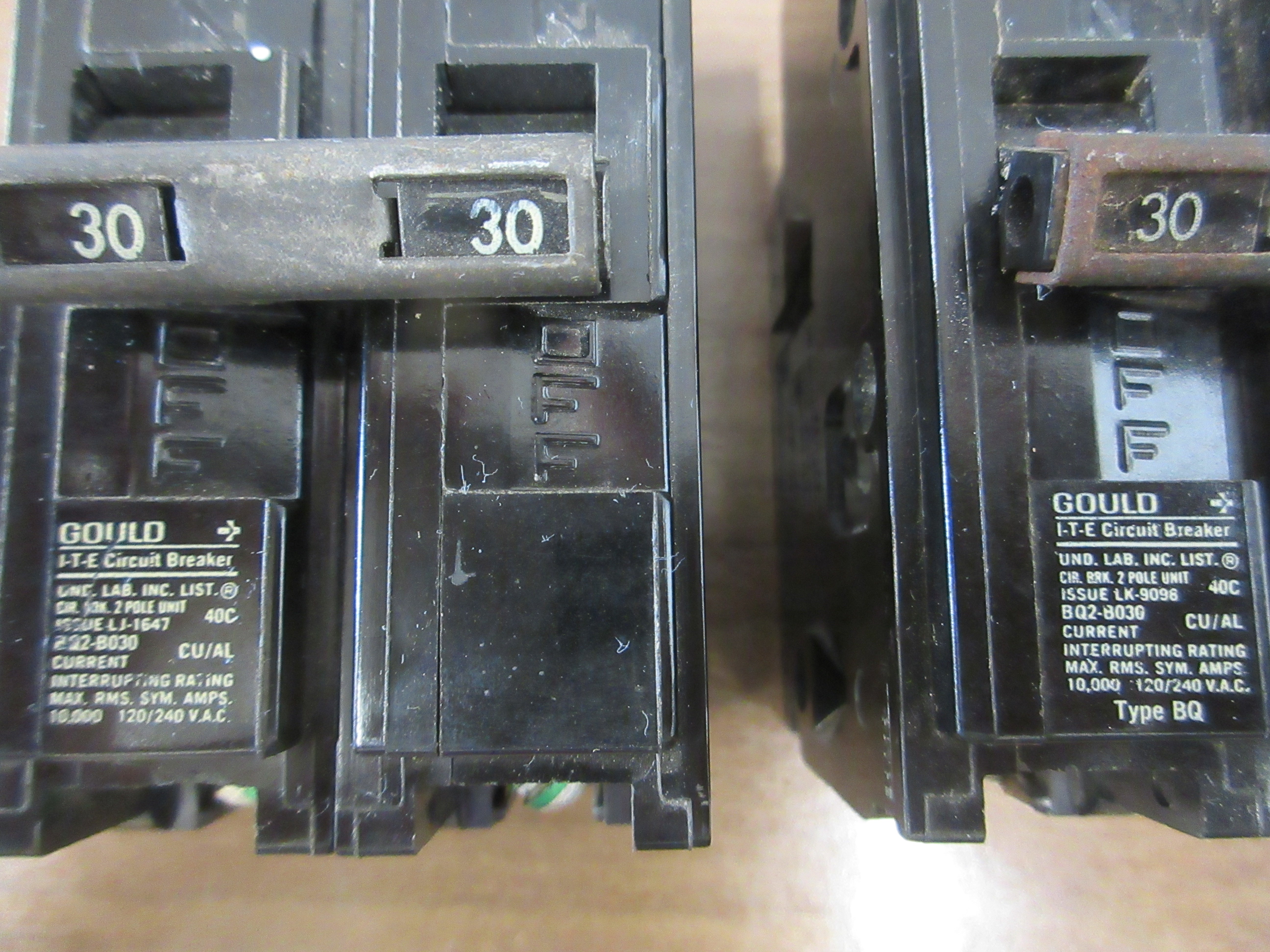 Gould ITE Bolton Circuit Breaker BQ2-B030 30A 120/240V 2 P * Lot of 2 * Used