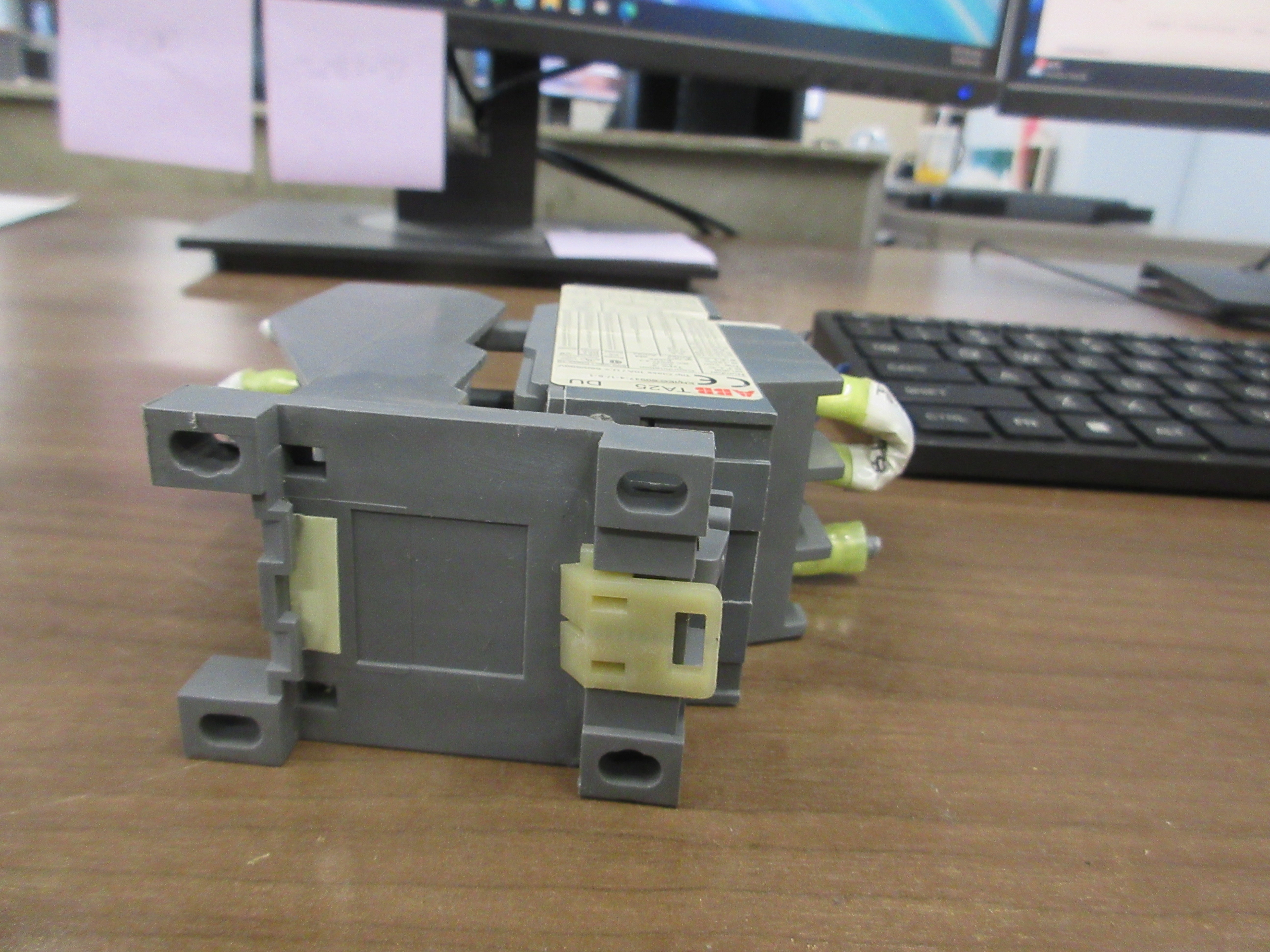 ABB Overload Relay TA25 DU 10-14A 600V 3P Trip: 1.3-1.8A Used