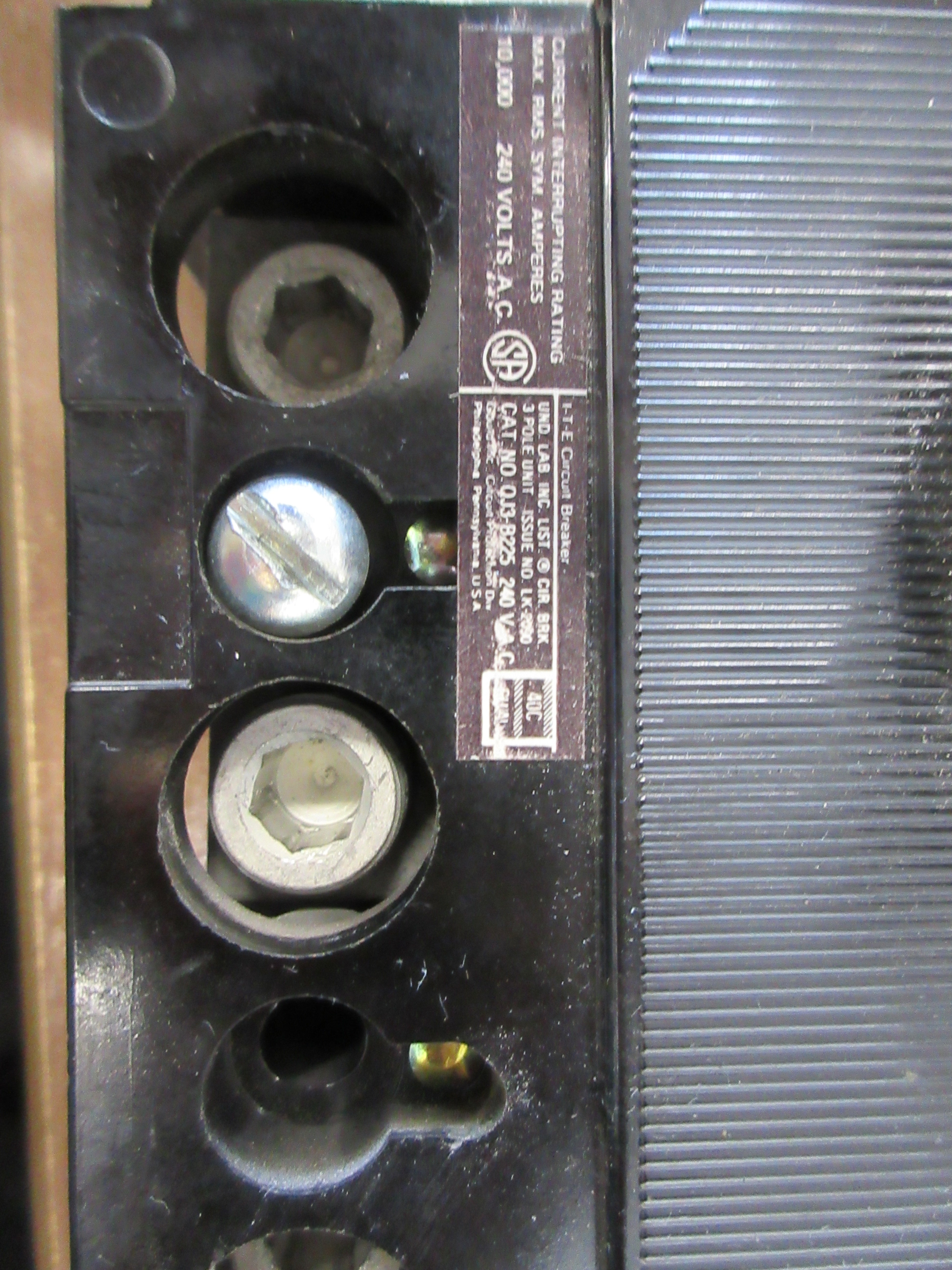 ITE Circuit Breaker QJ3-B225 225A 240V 3P (1) Mounting Screw Used