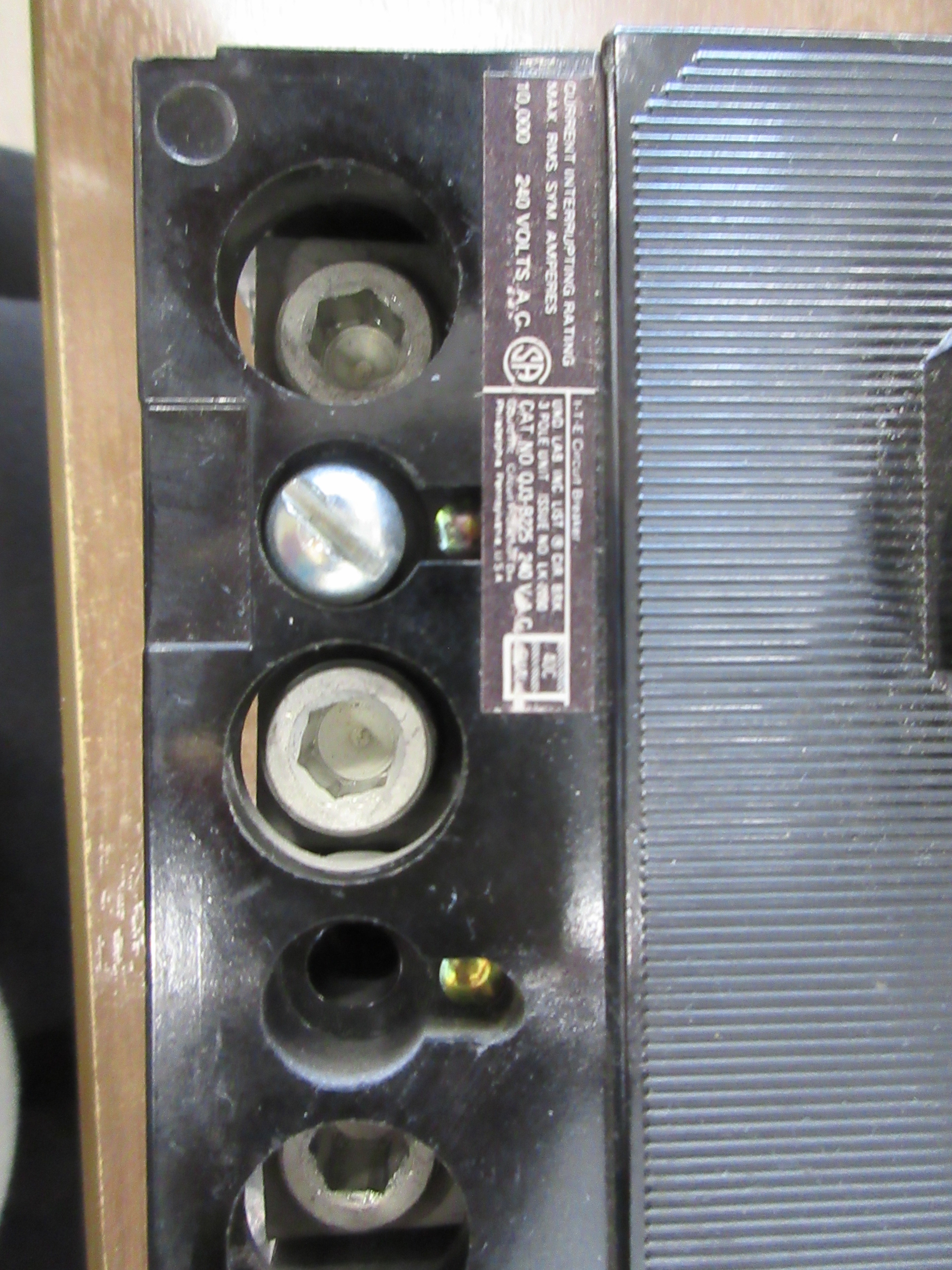 ITE Circuit Breaker QJ3-B225 225A 240V 3P (1) Mounting Screw Used