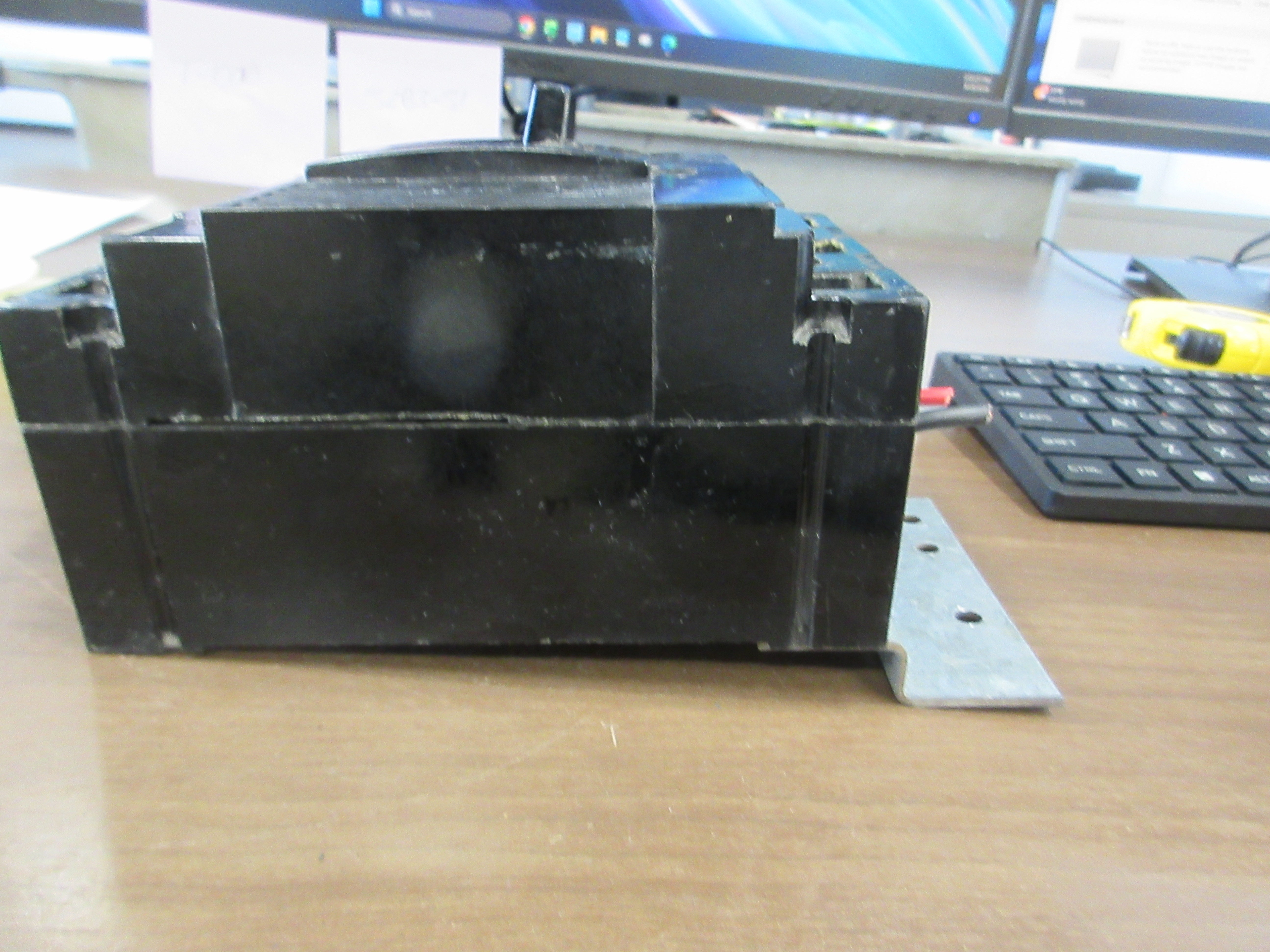GE Circuit Breaker TEF134030 30A 480V 3P W/Mount Used