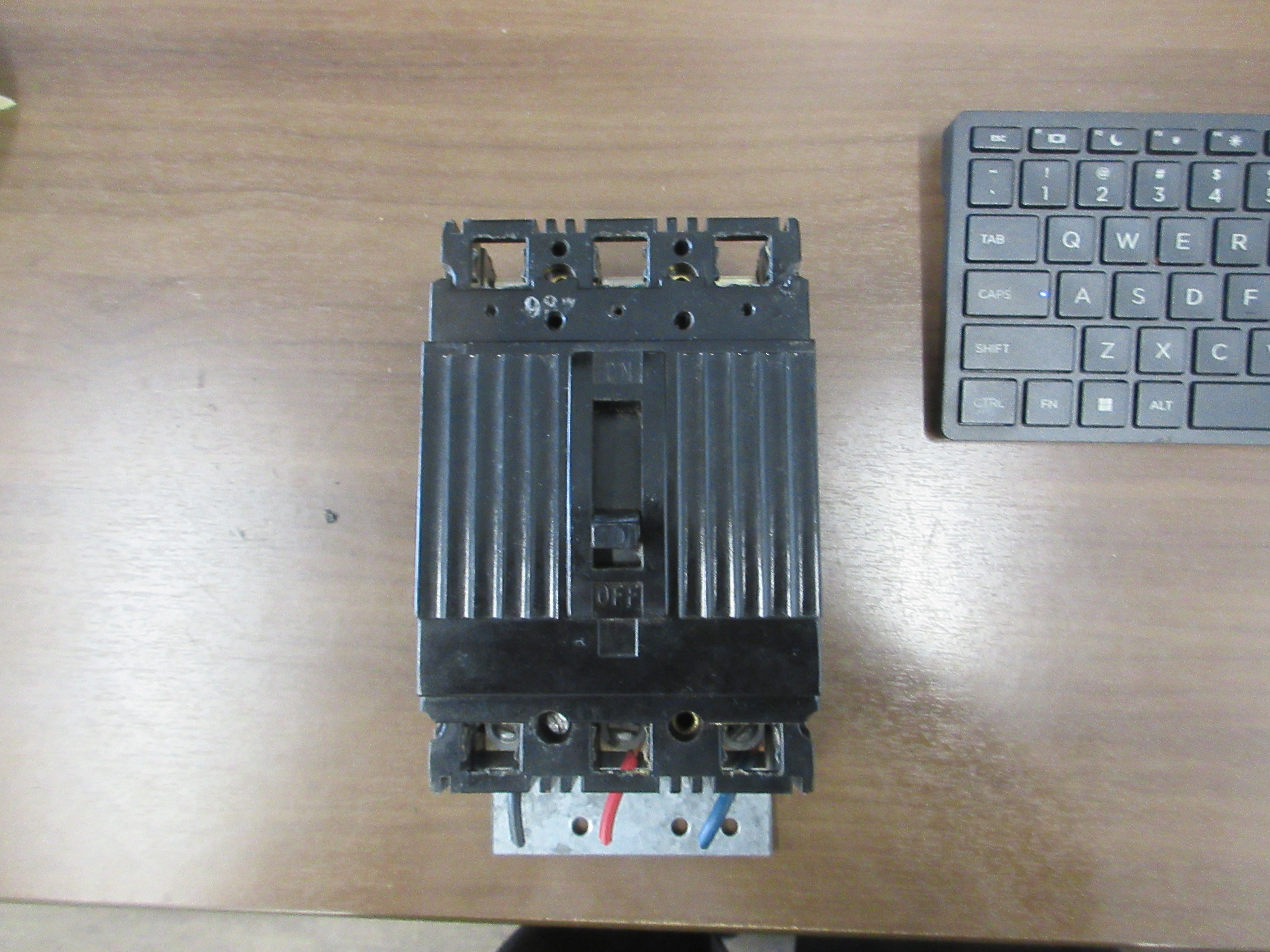 GE Circuit Breaker TEF134030 30A 480V 3P W/Mount Used