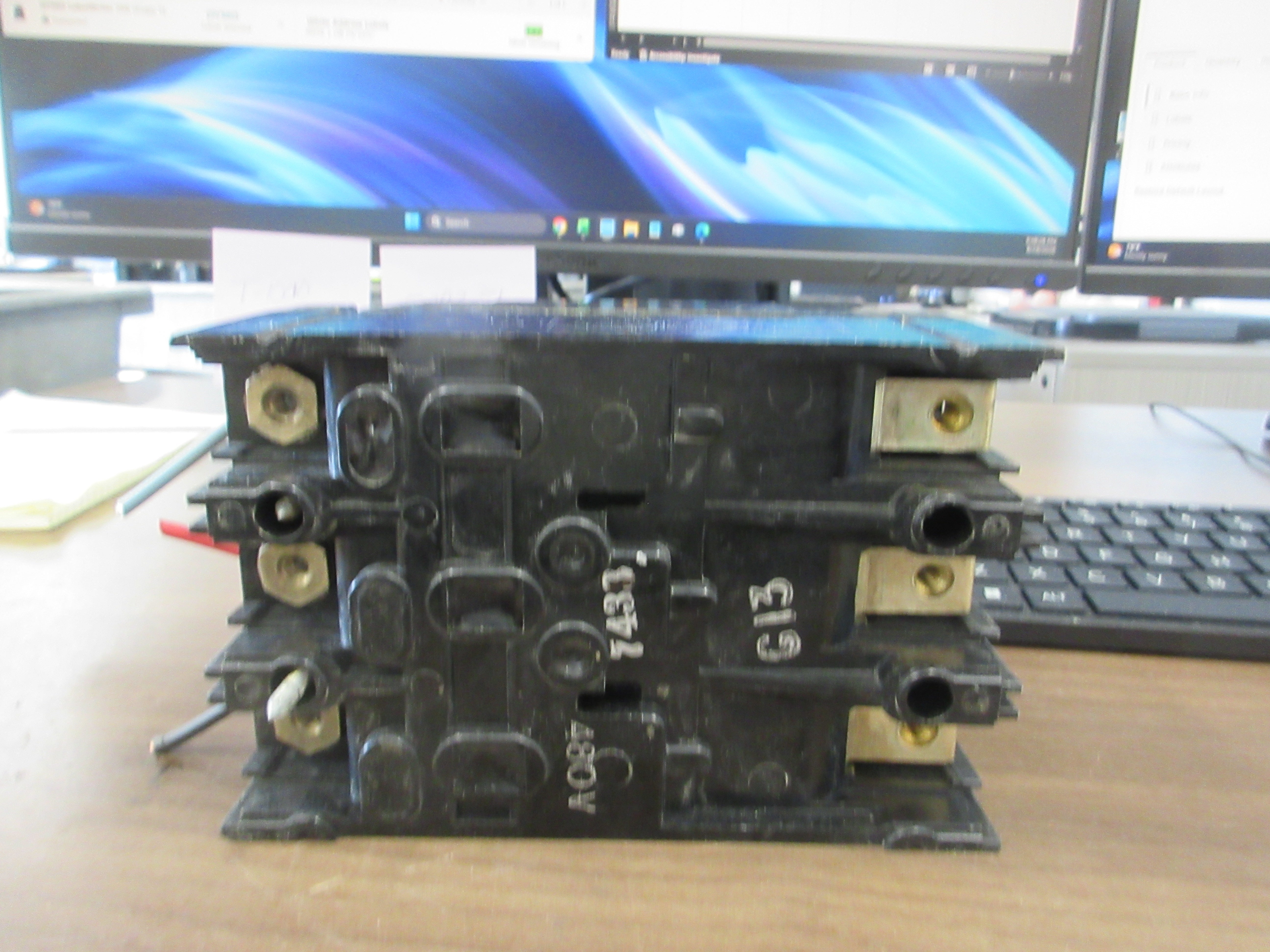 GE Circuit Breaker TEF134020 20A 480V 3P (1) Mounting Screw  Used