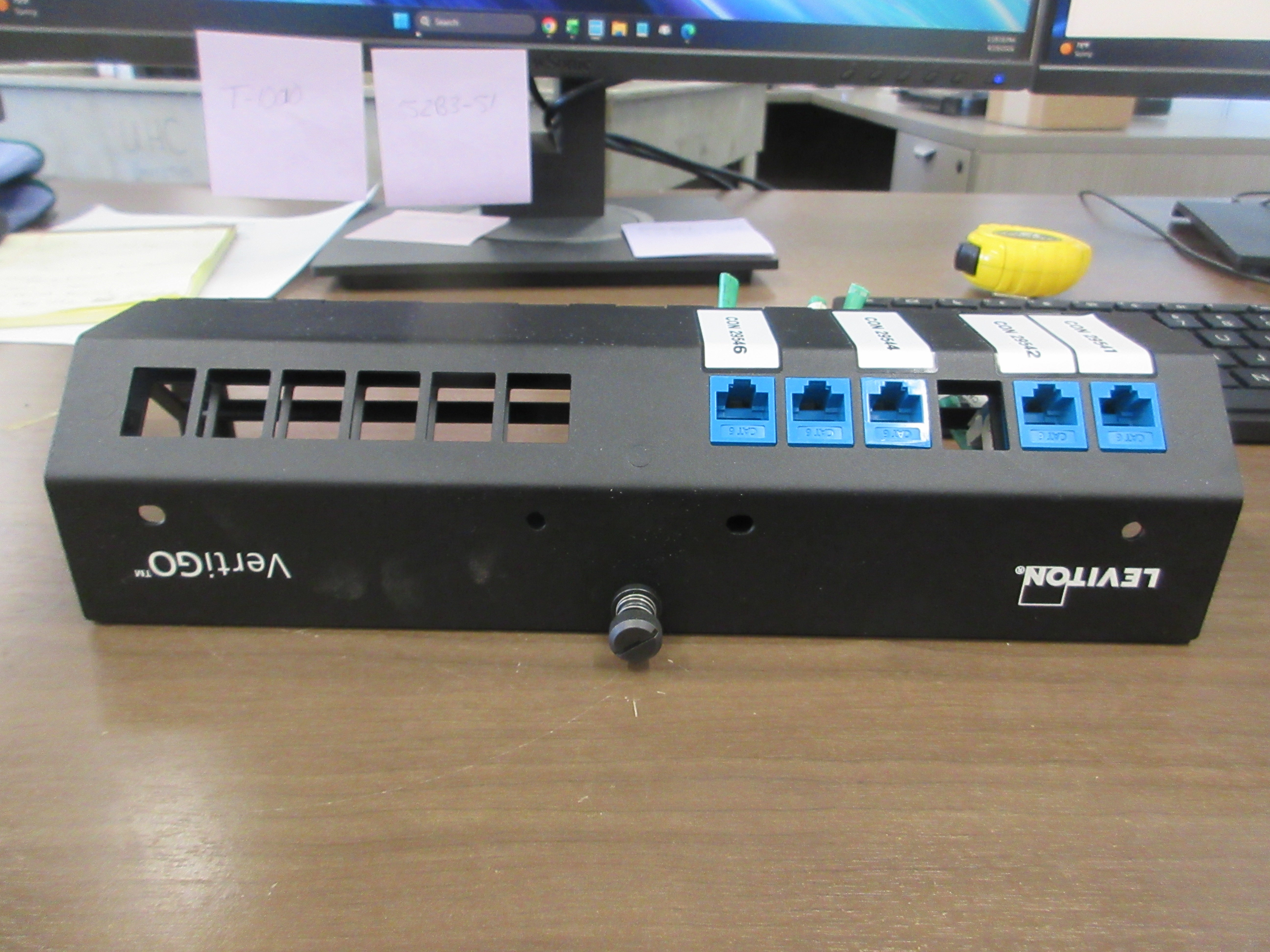 Leviton Quickport Vertigo Zero-U Patch Panel 49280-QP0 12-Space Used