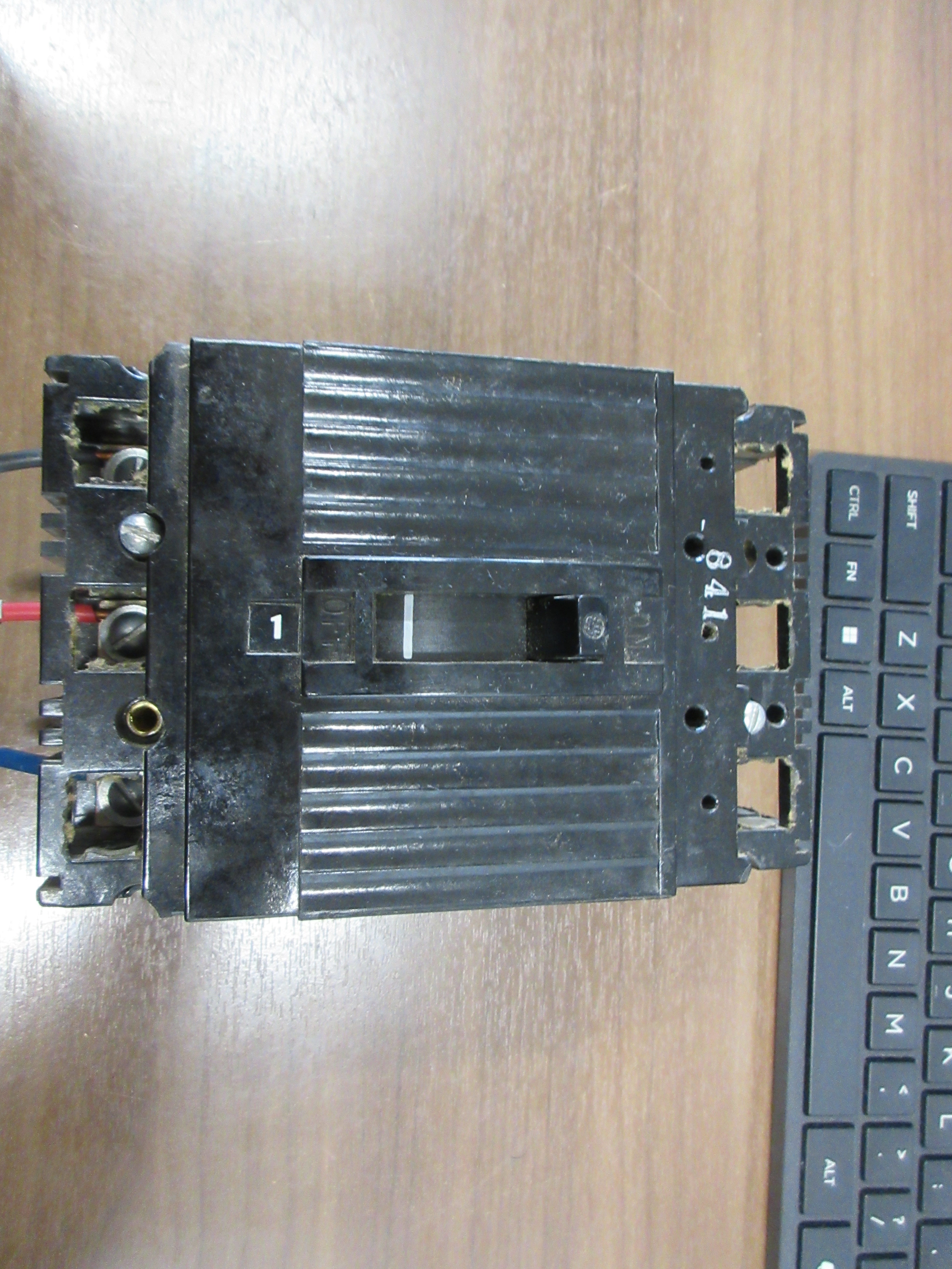 GE Circuit Breaker TEF134020 20A 480V 3P (2) Mounting Screws Used