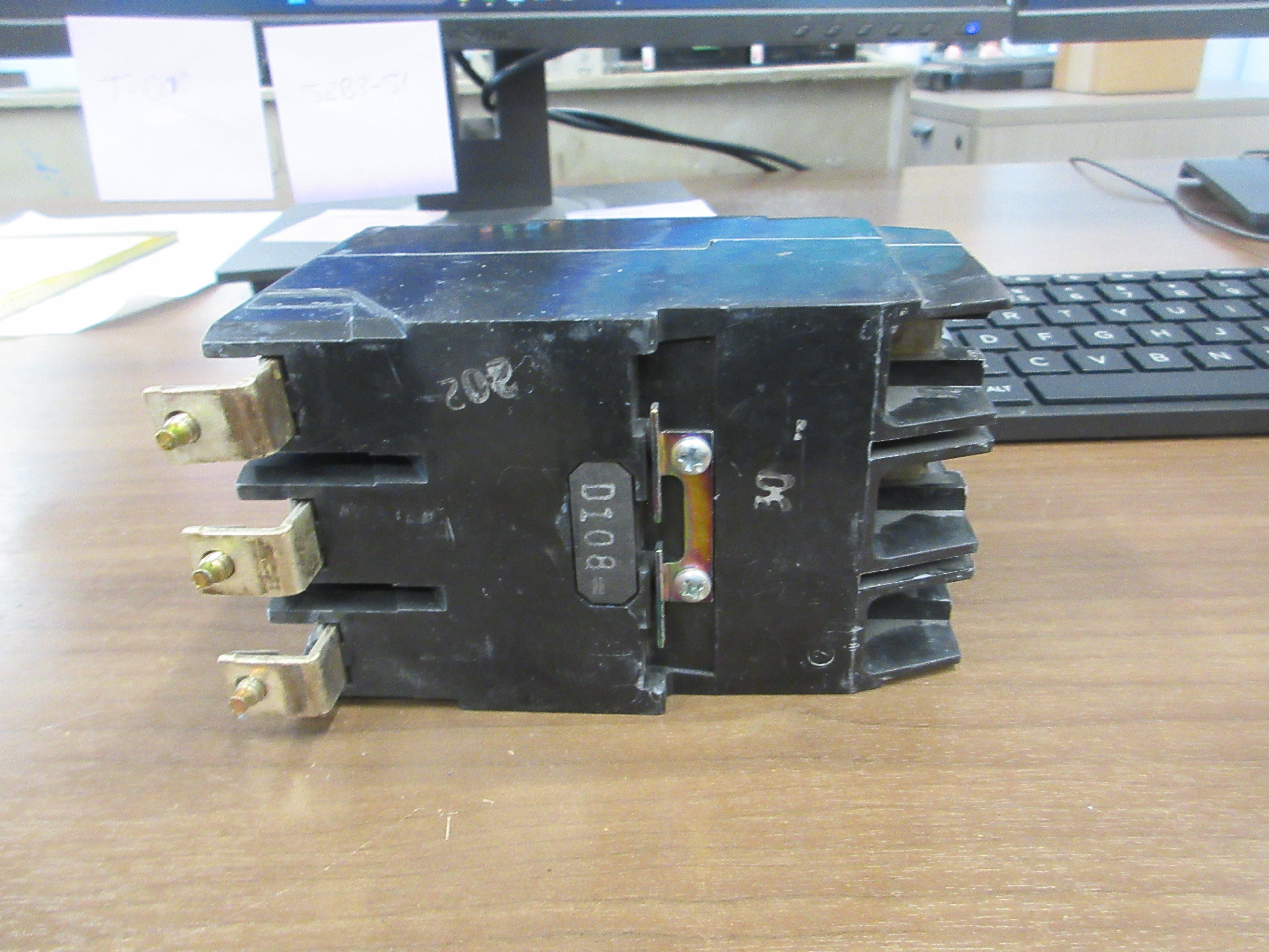GE Bolt-On Circuit Breaker TEY 330 Ser. M02 30A 480/227V 3P Used