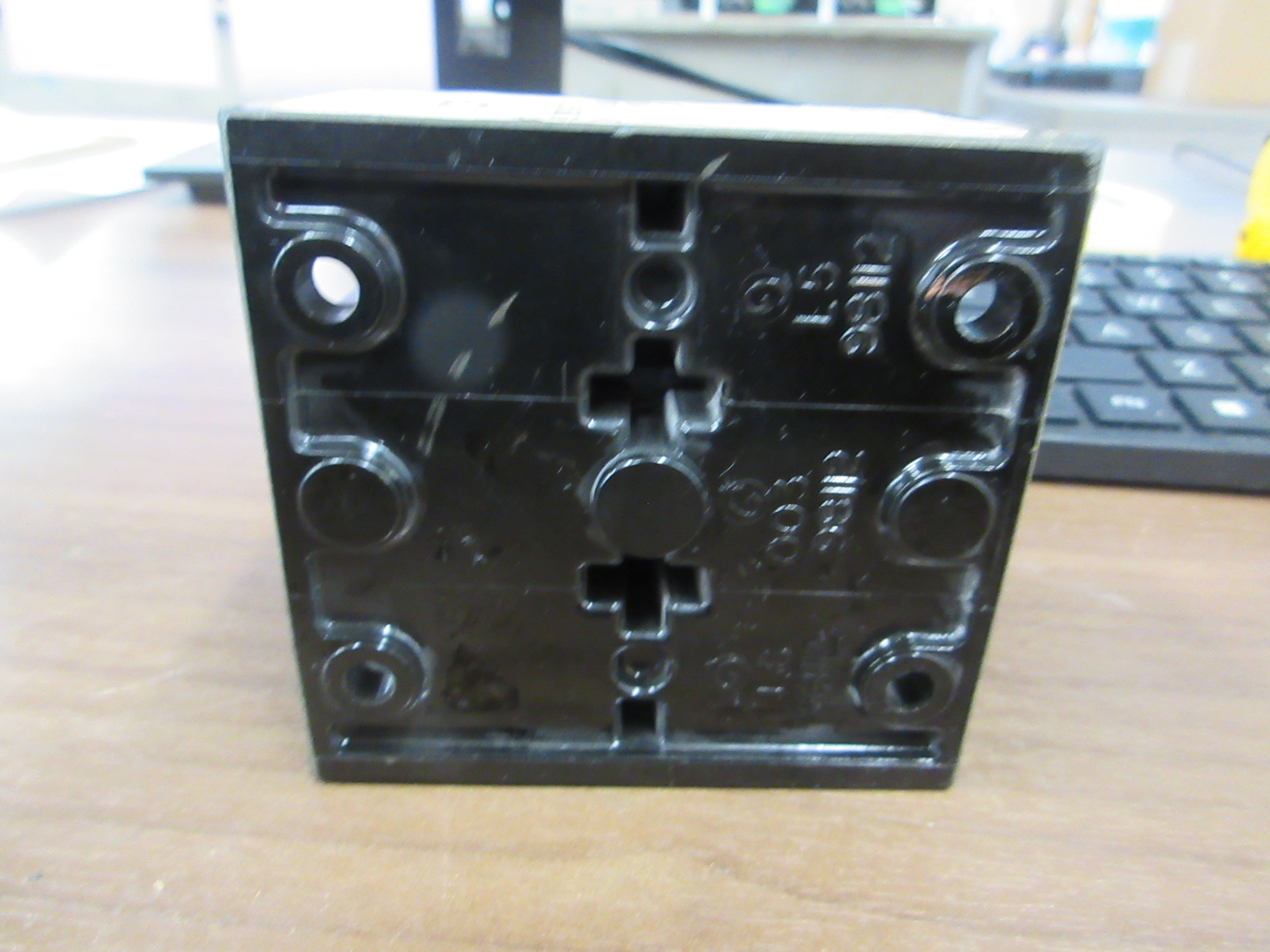 Marathon Power Distribution Block 1423572 175A 600V 3P 2/0-14 Used