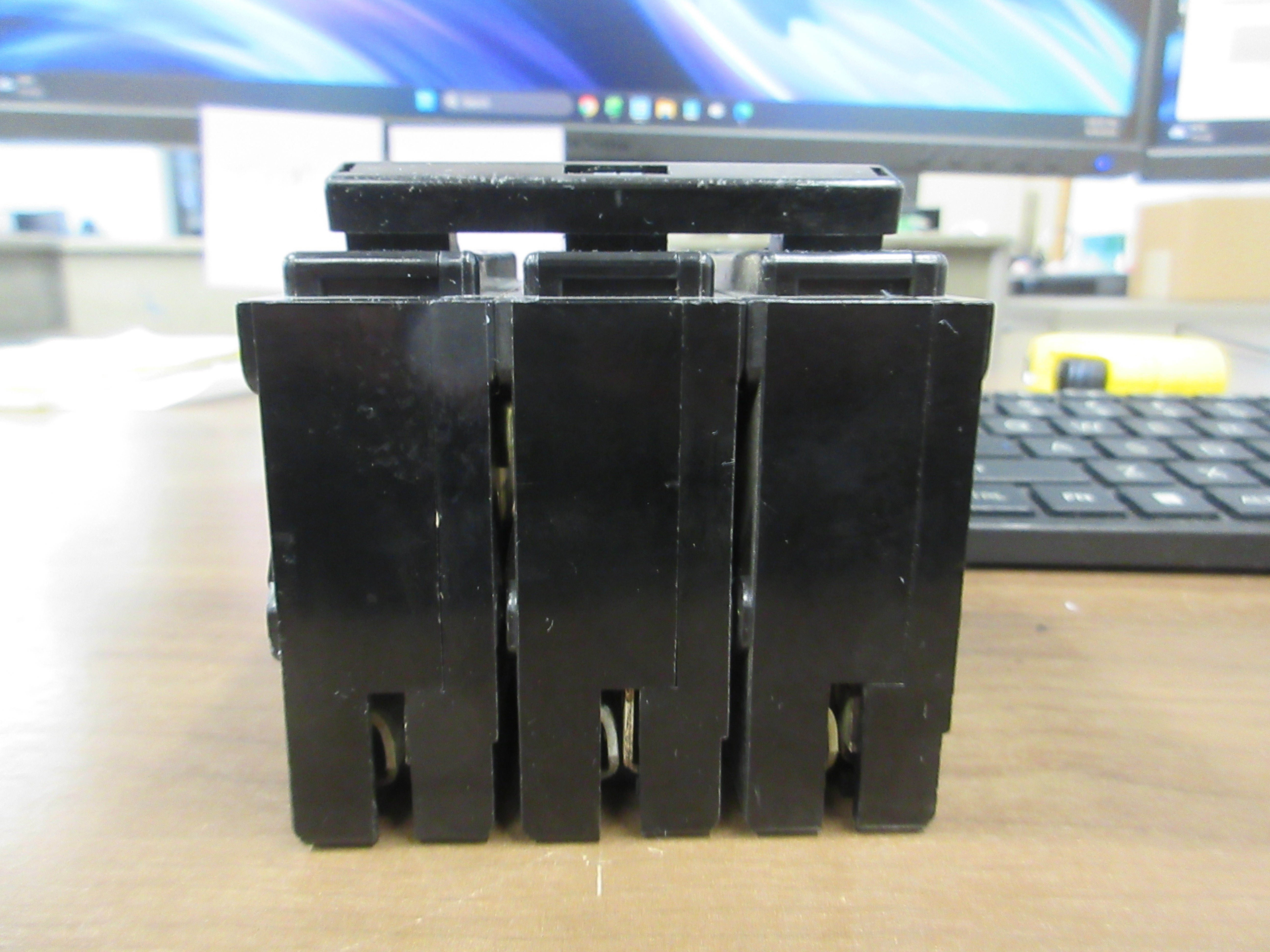 Challenger Clip-On Circuit Breaker C330 30A 240V 3P Used