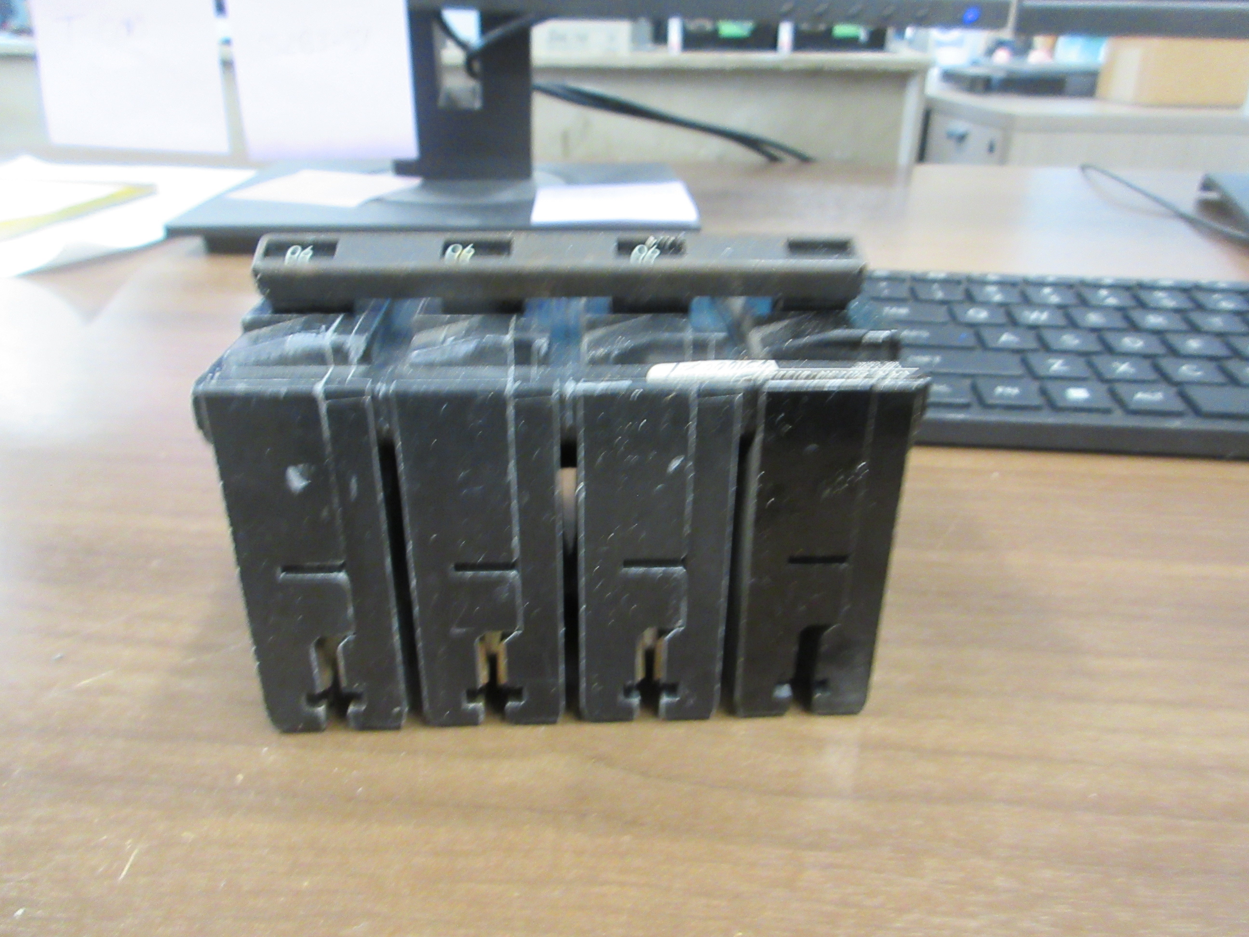 ITE Type QP Clip-On Shunt Trip Circuit Breaker Q39000S01 90A  240V Used