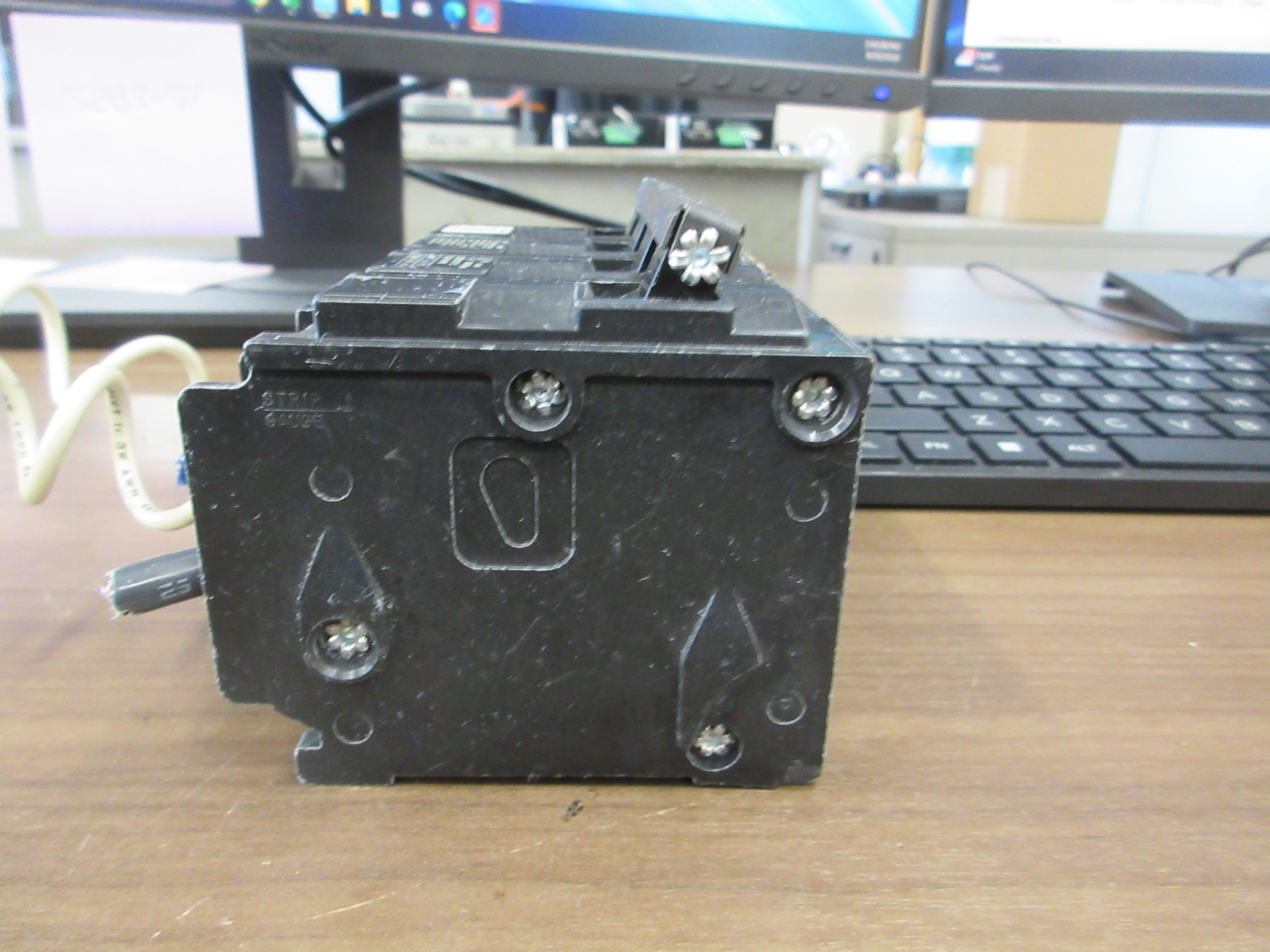 ITE Type QP Clip-On Shunt Trip Circuit Breaker Q344000S01 40A 240V Used