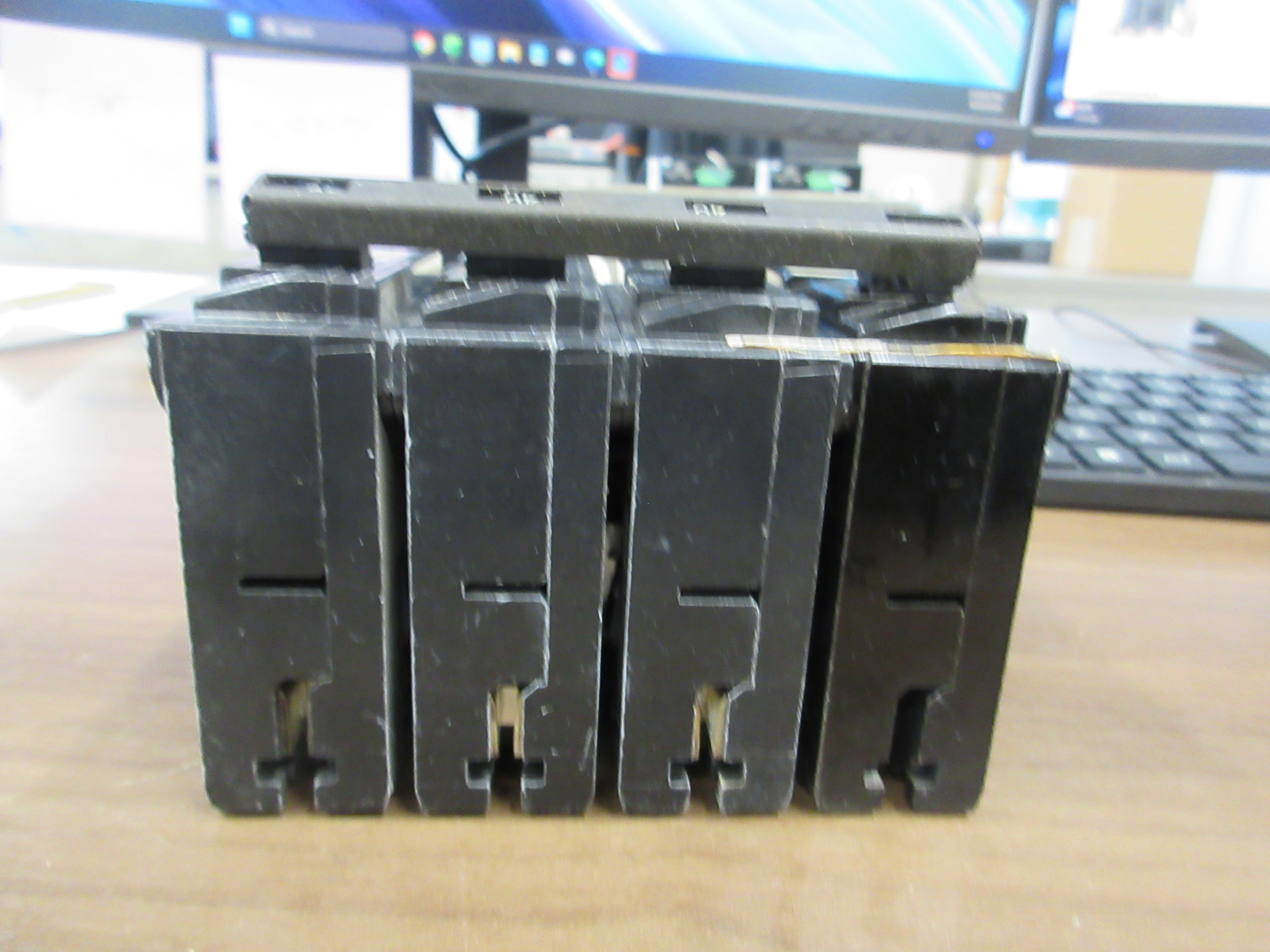 ITE Type QP Clip-On Shunt Trip Circuit Breaker Q344000S01 40A 240V Used