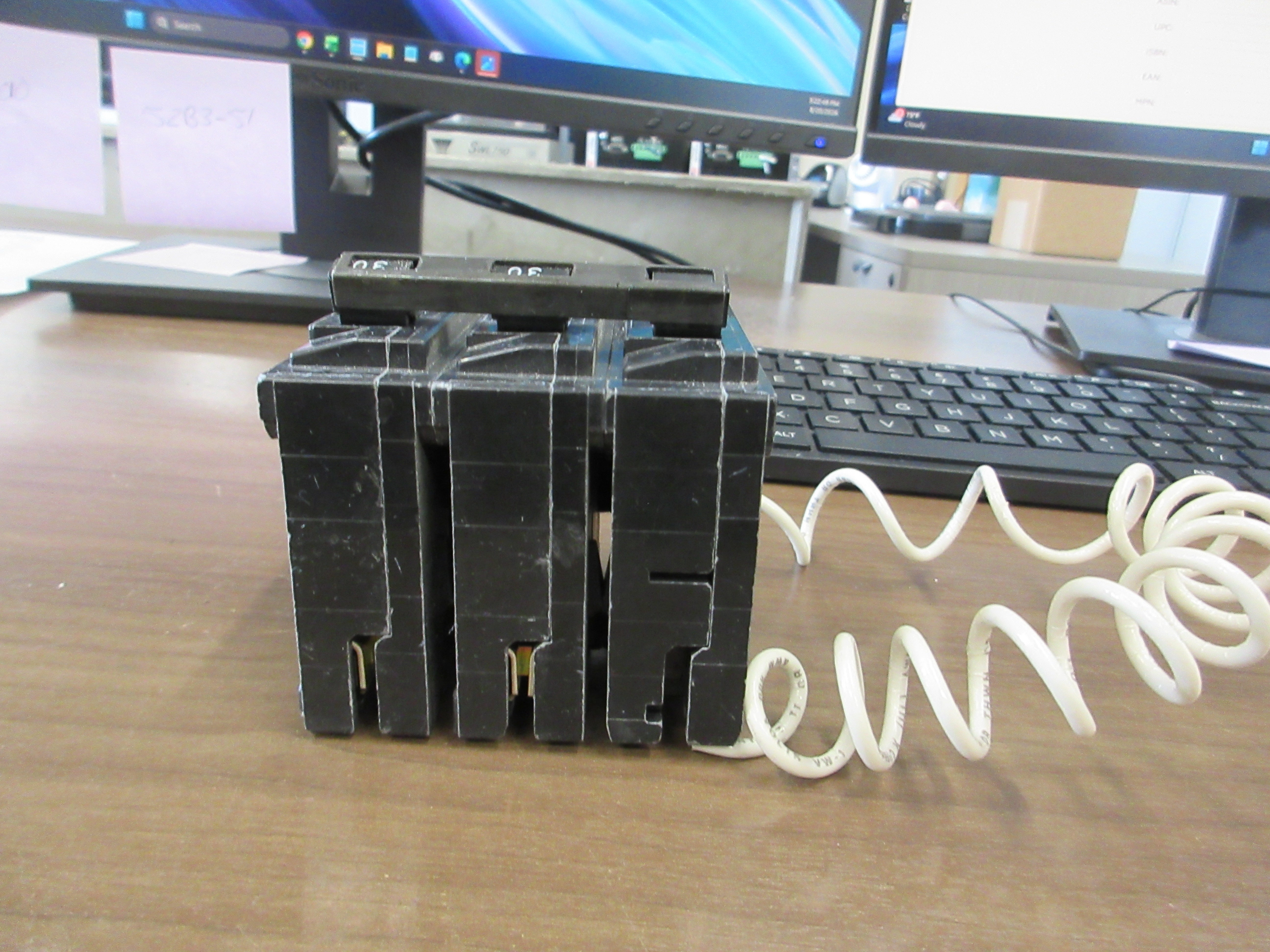 Siemens Type QP Clip-0n Shunt Trip Circuit Breaker Q23000S01 30A 120/240V Used