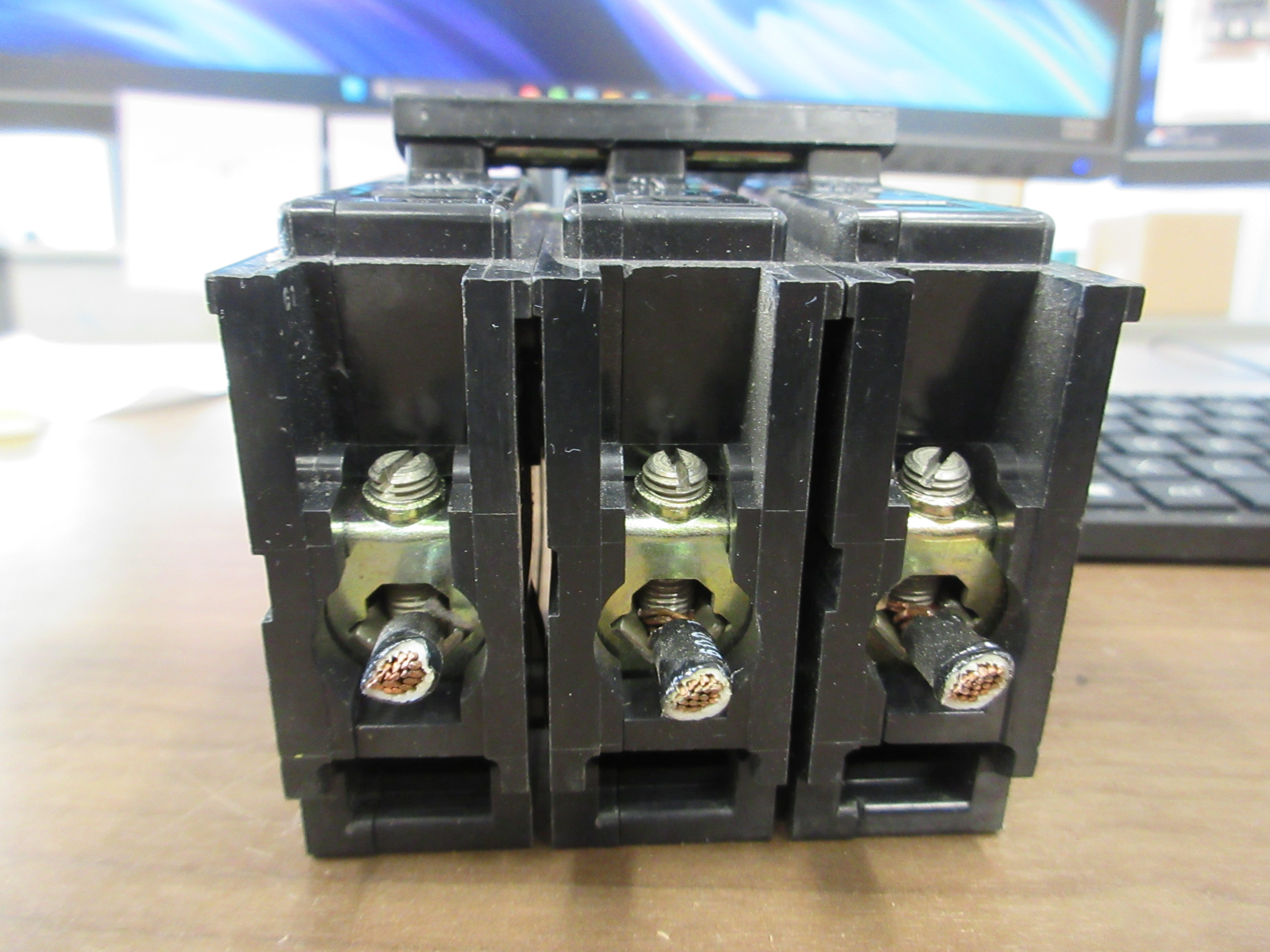 Cutler-Hammer Type BA Bolt-on Circuit Breaker BAB3050H 50A 240V 3P Used