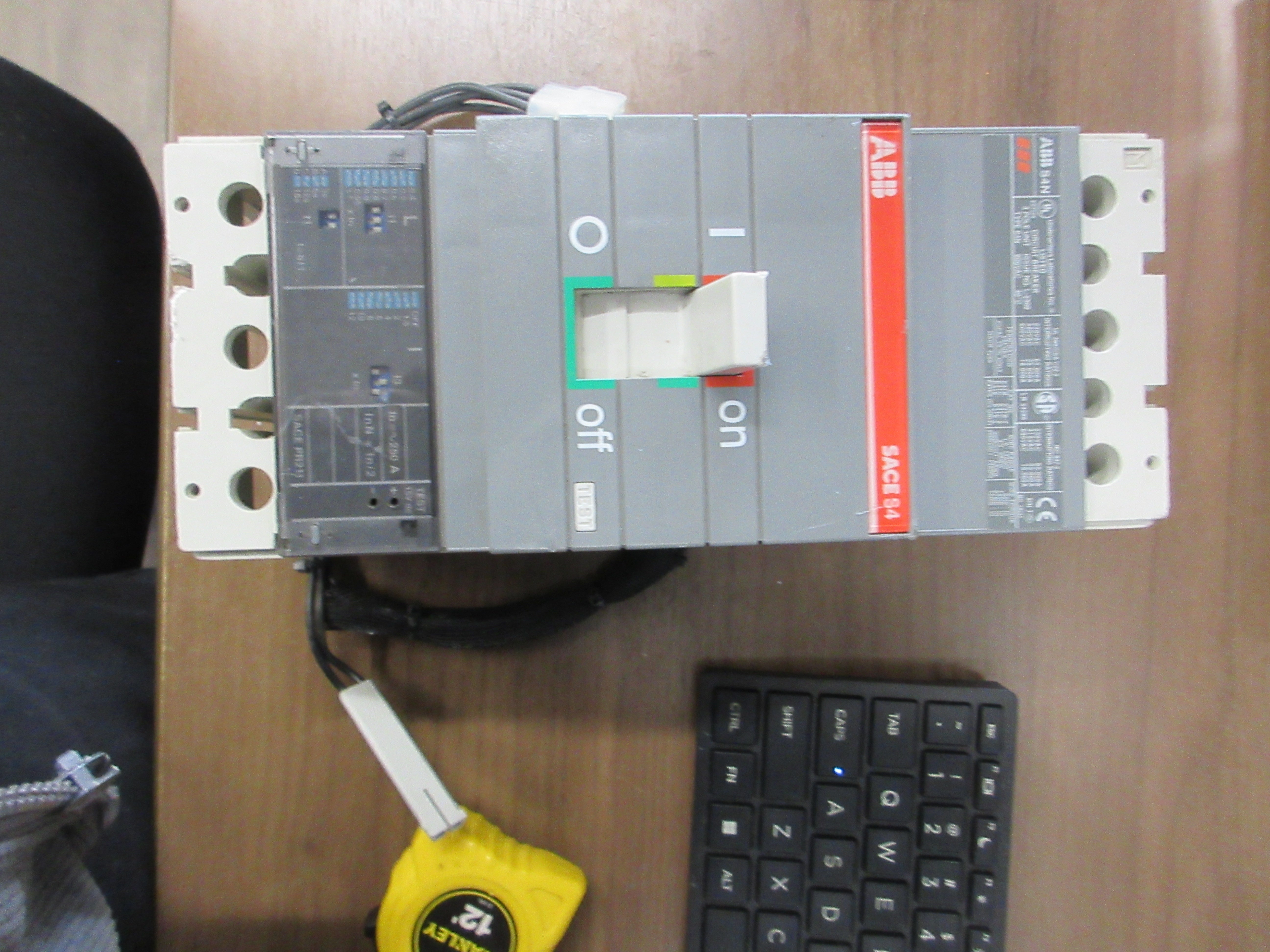 ABB  SACE S4N Circuit Breaker S4N 250/PR211 250A 600V 3P W/Shunt Trip Used
