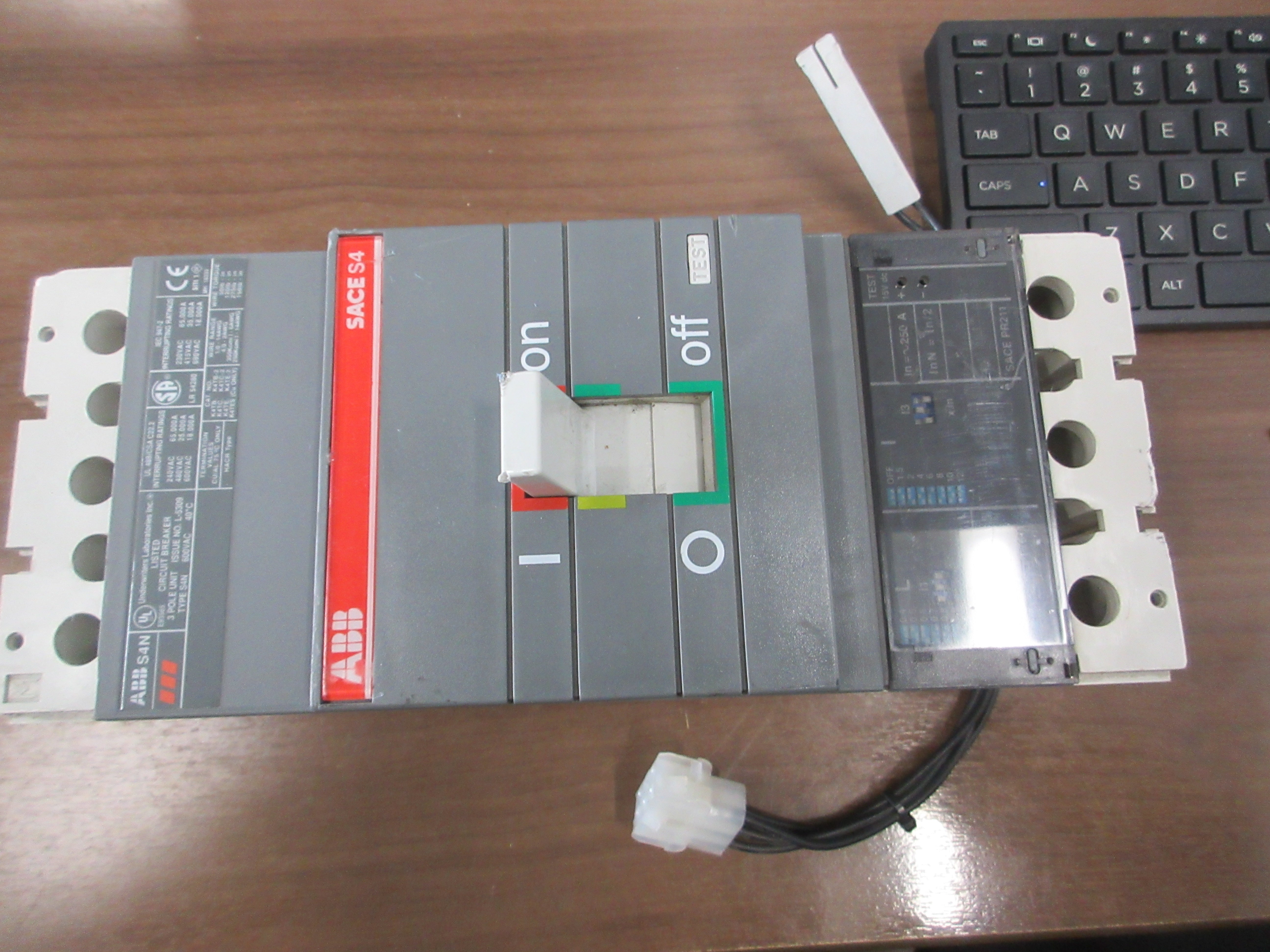 ABB  SACE S4N Circuit Breaker S4N 250/PR211 250A 600V 3P W/Shunt Trip Used