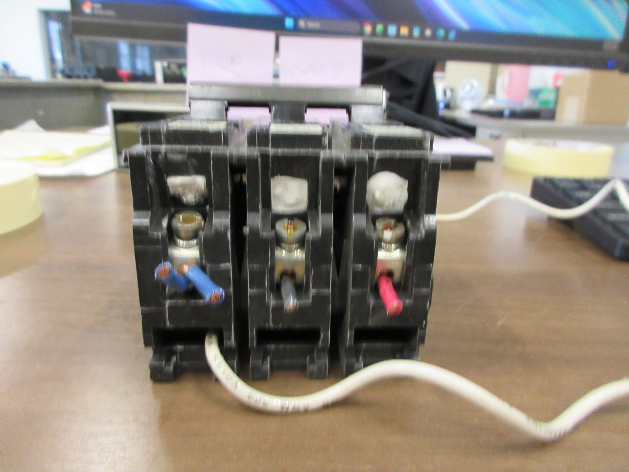 Siemens Type QP Clip-On Shunt Trip Circuit Breaker Q22000501 20A 120/240VUsed