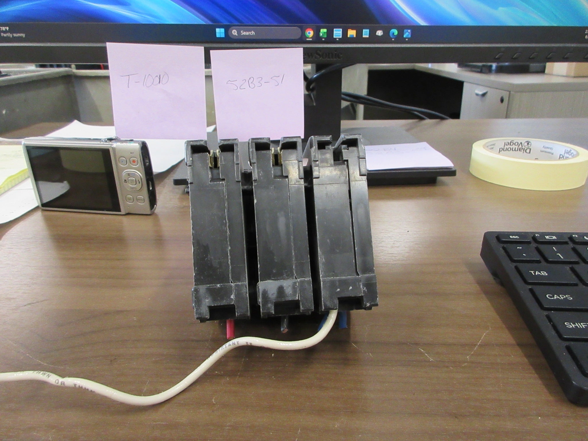 Siemens Type QP Clip-On Shunt Trip Circuit Breaker Q22000501 20A 120/240VUsed