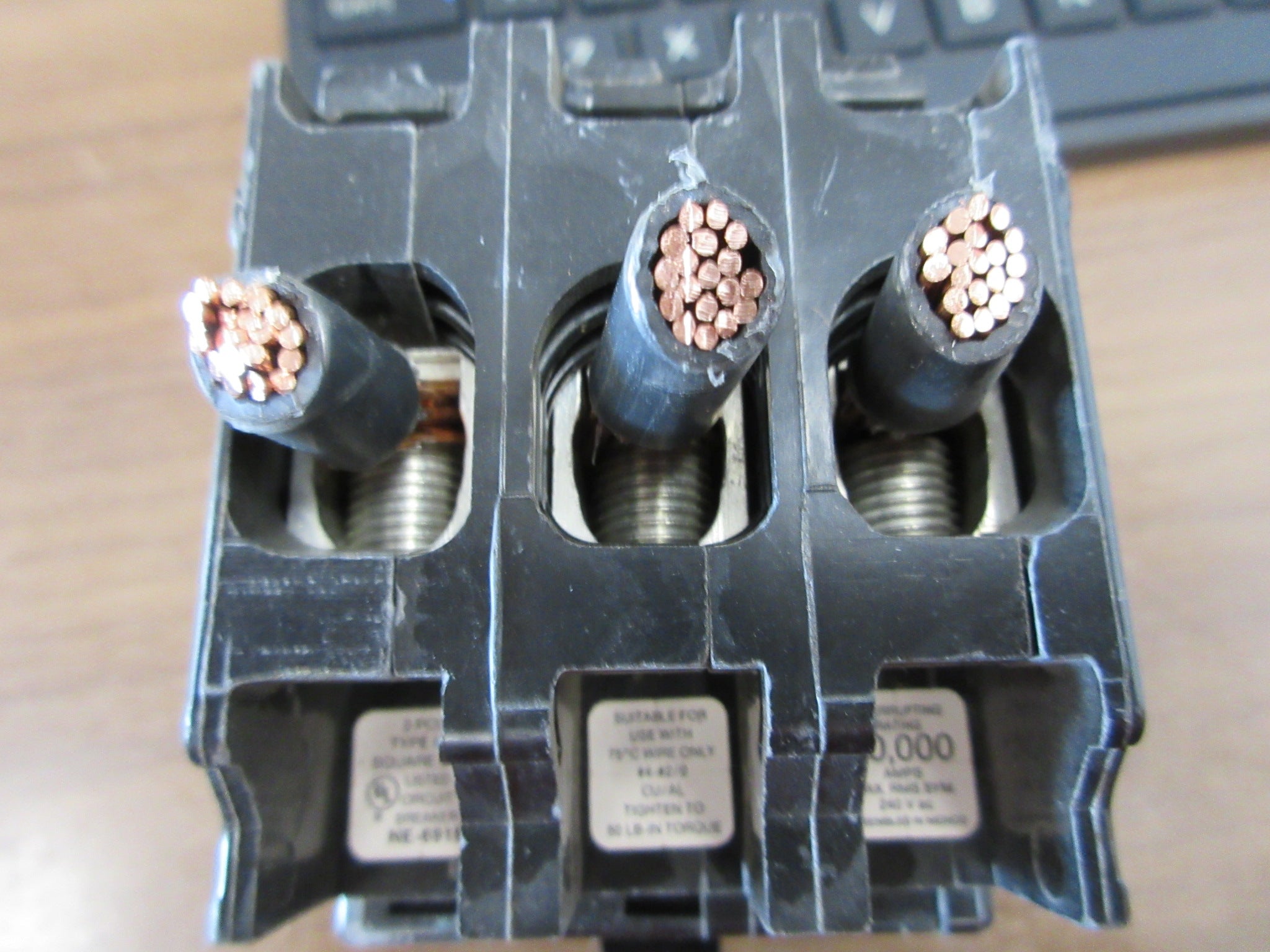 Square D Bolt-On Circuit Breaker QOB3100 100A 240V 3P (1) Mounting screw  Used