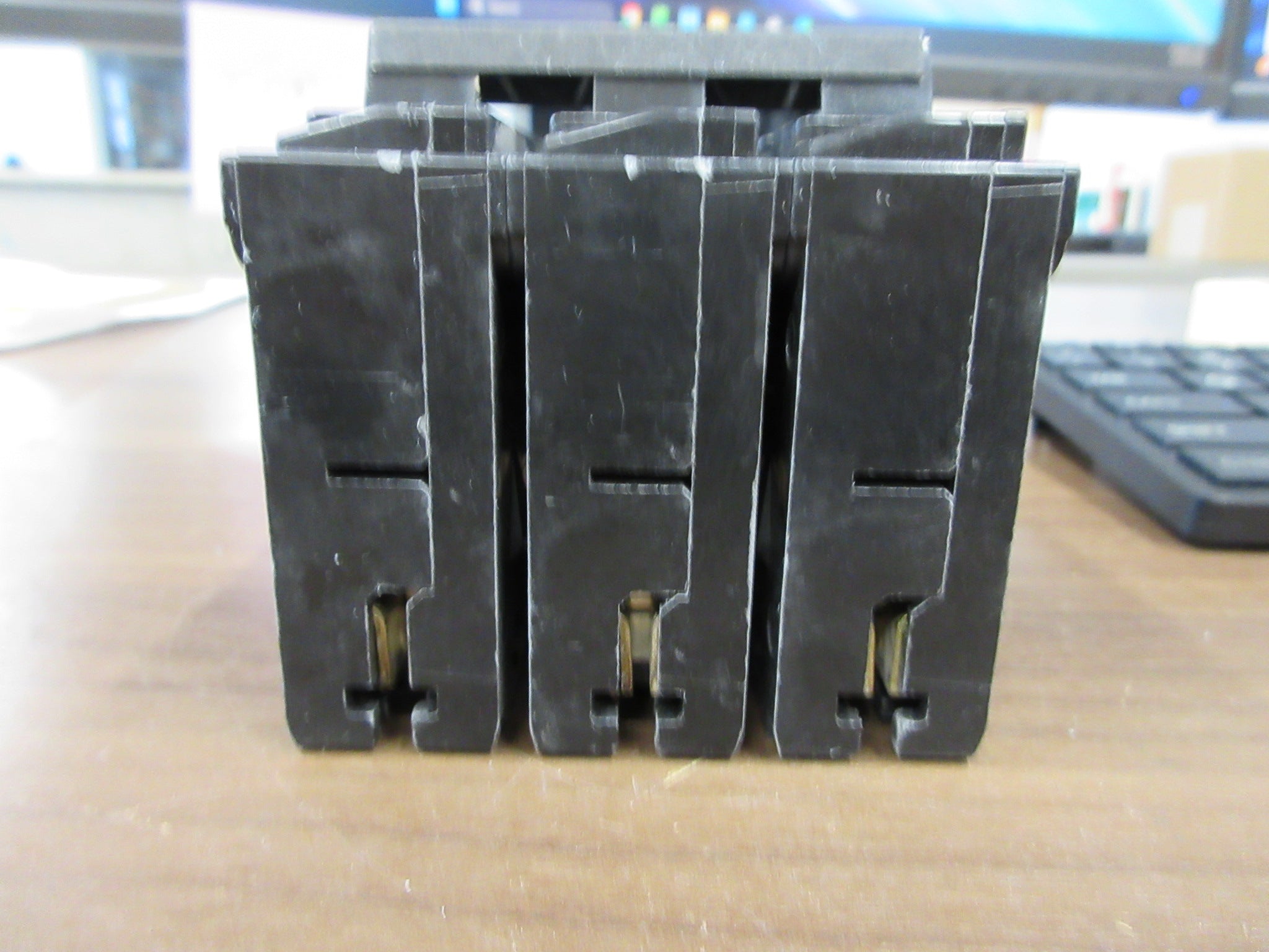 ITE Type QP Clip-On Circuit Breaker Q320 20A 120/240V 3P Used