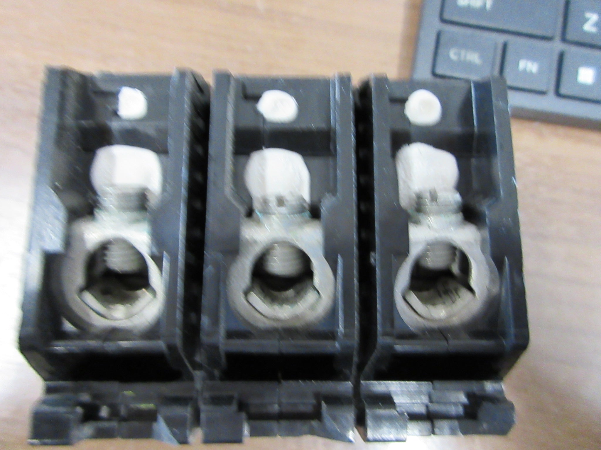 Challenger Clip-On Circuit Breaker C390 90A 240V 3P * Chip Base * Used