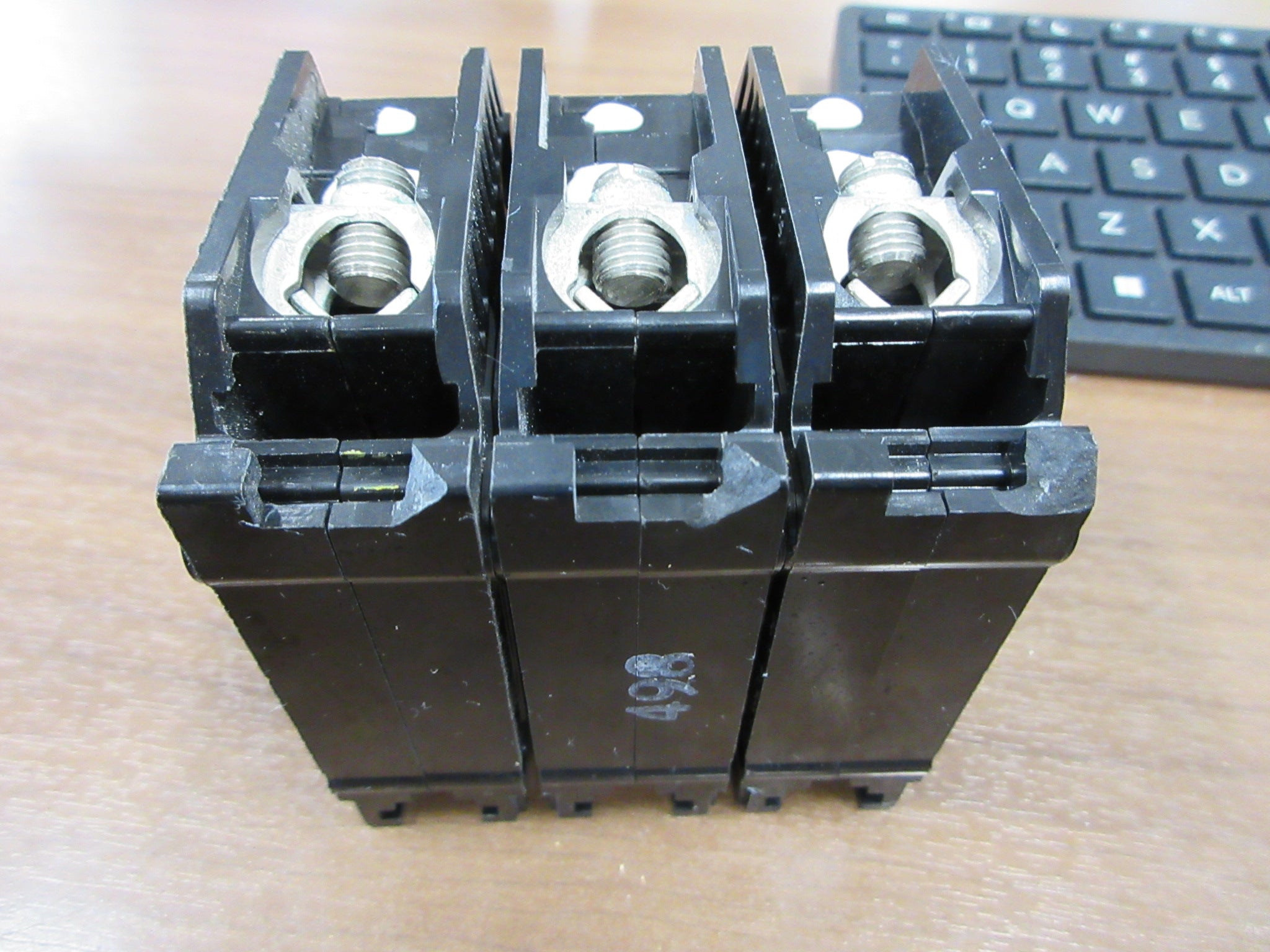 Challenger Clip-On Circuit Breaker C390 90A 240V 3P * Chip Base * Used