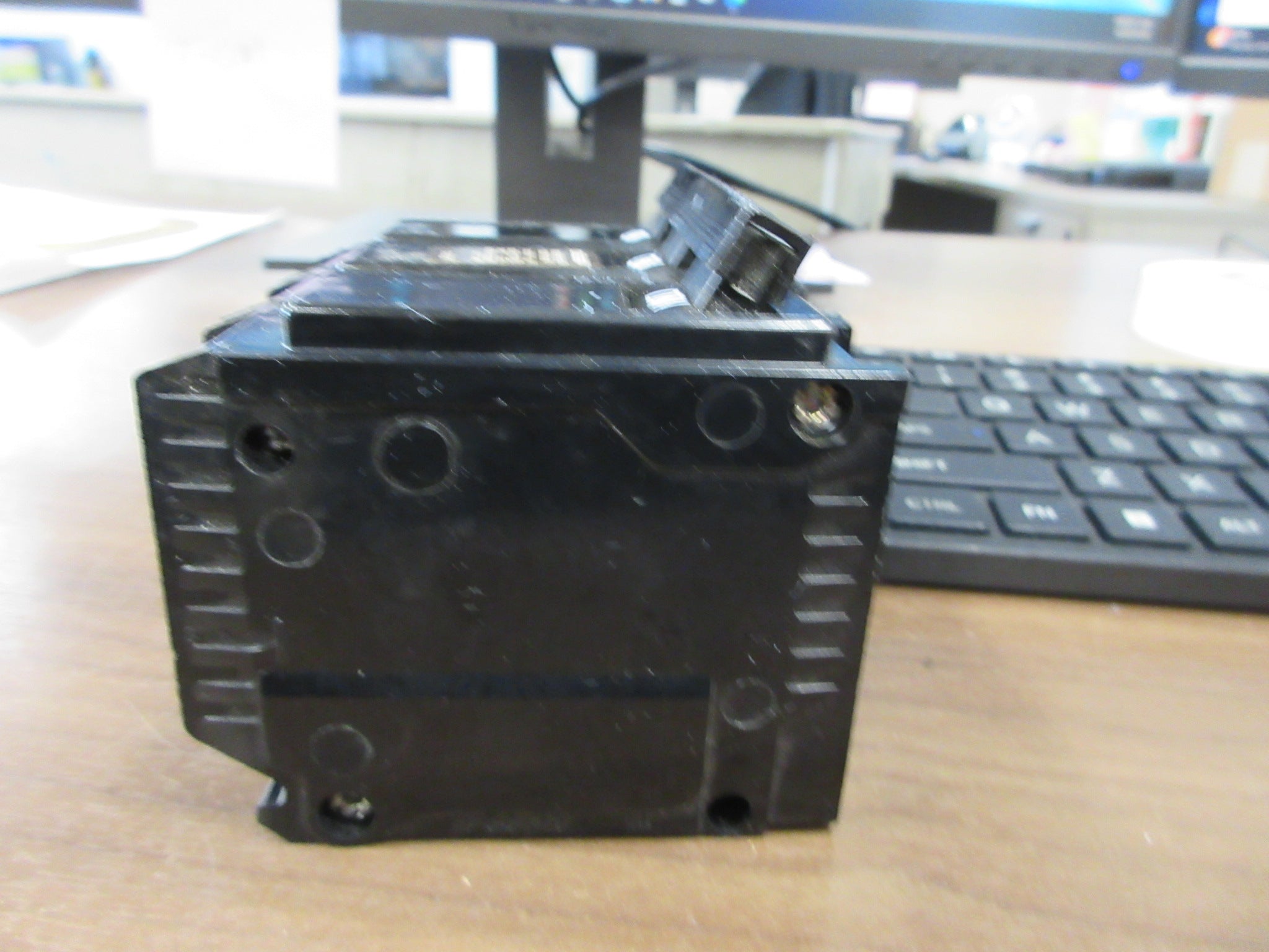Challenger Clip-On Circuit Breaker C390 90A 240V 3P * Chip Base * Used