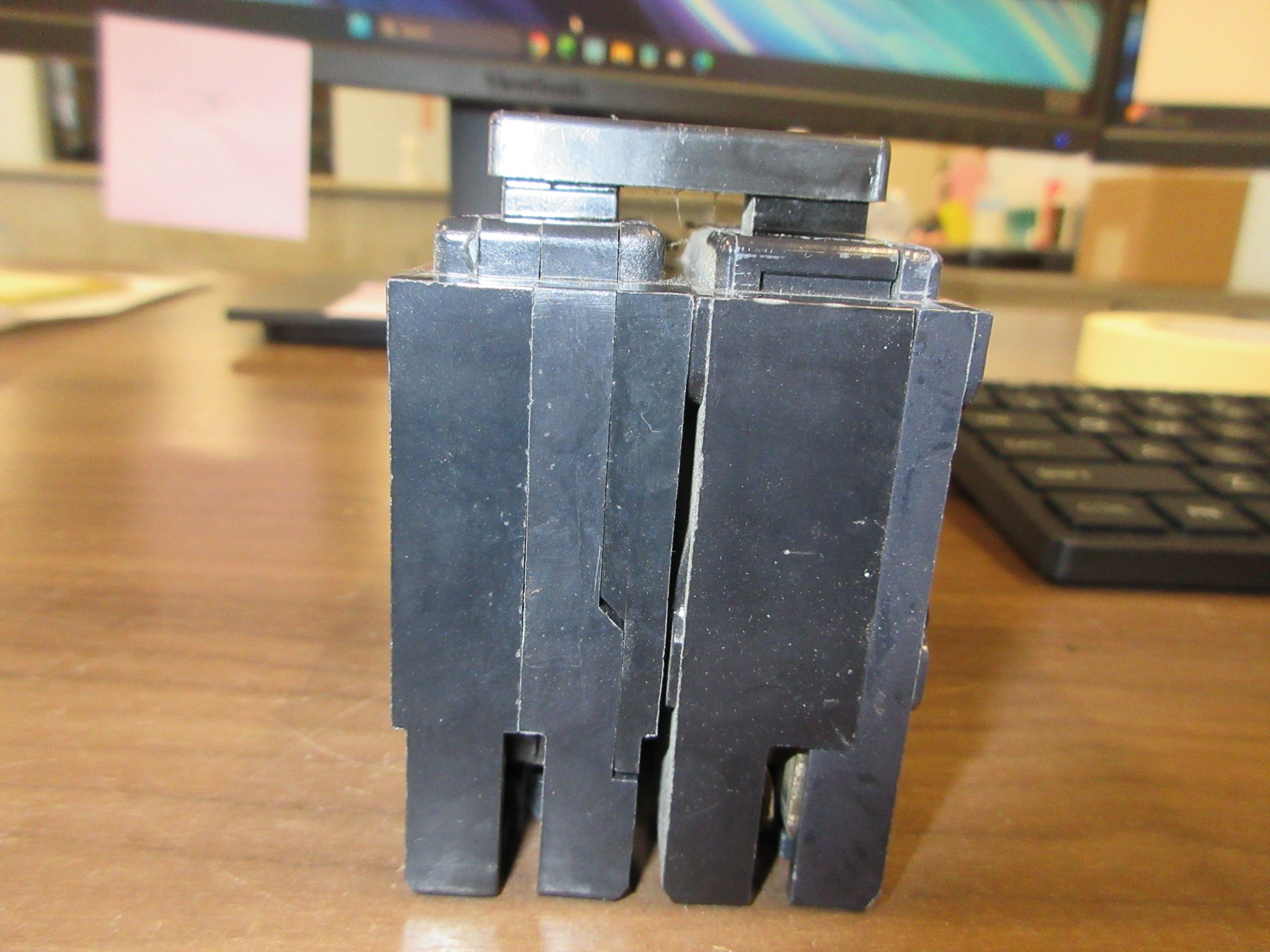 Cutler-Hammer Clip-On Shunt Trip Circuit Breaker BR120ST 20A 120/240V Used