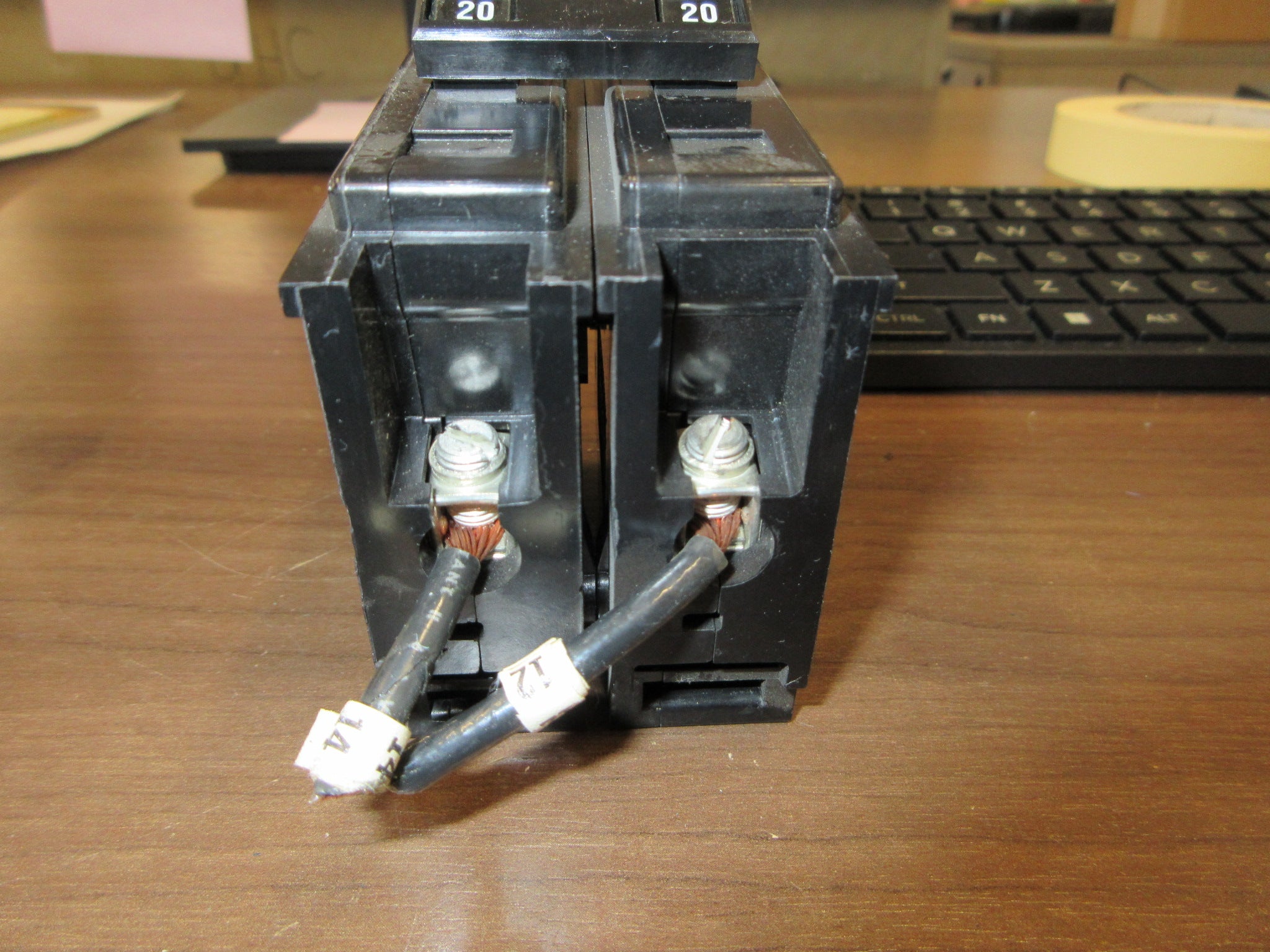 Cutler-Hammer Quicklag Bolt-On Circuit Breaker QBHW2020 20A 120/240V 2P Used