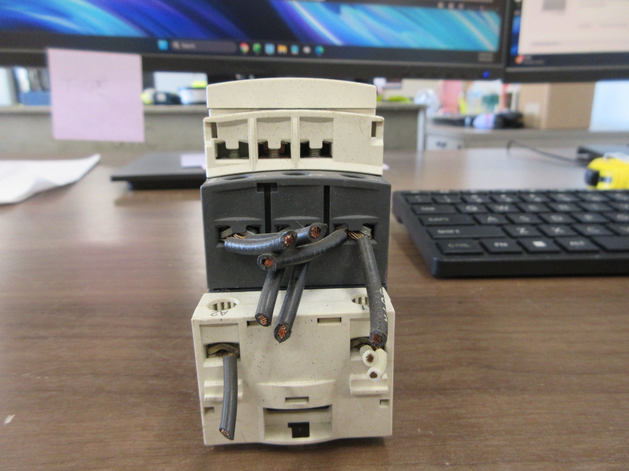 Telemecanique Contactor 25 120V Coil 32A 600V W/Cabling Accessory Used
