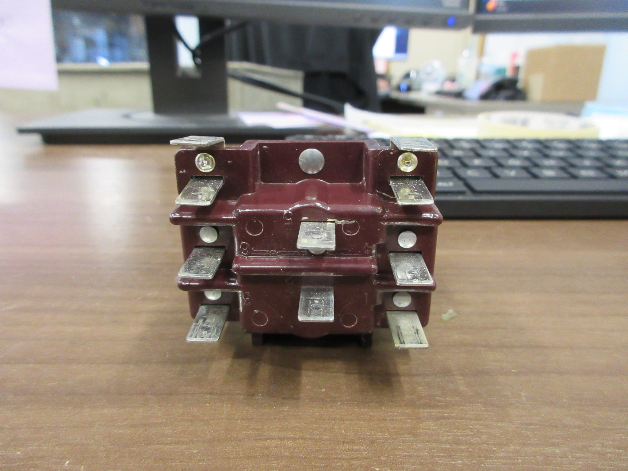 Essex Contactor 91-131016-13000 120V Coil Used