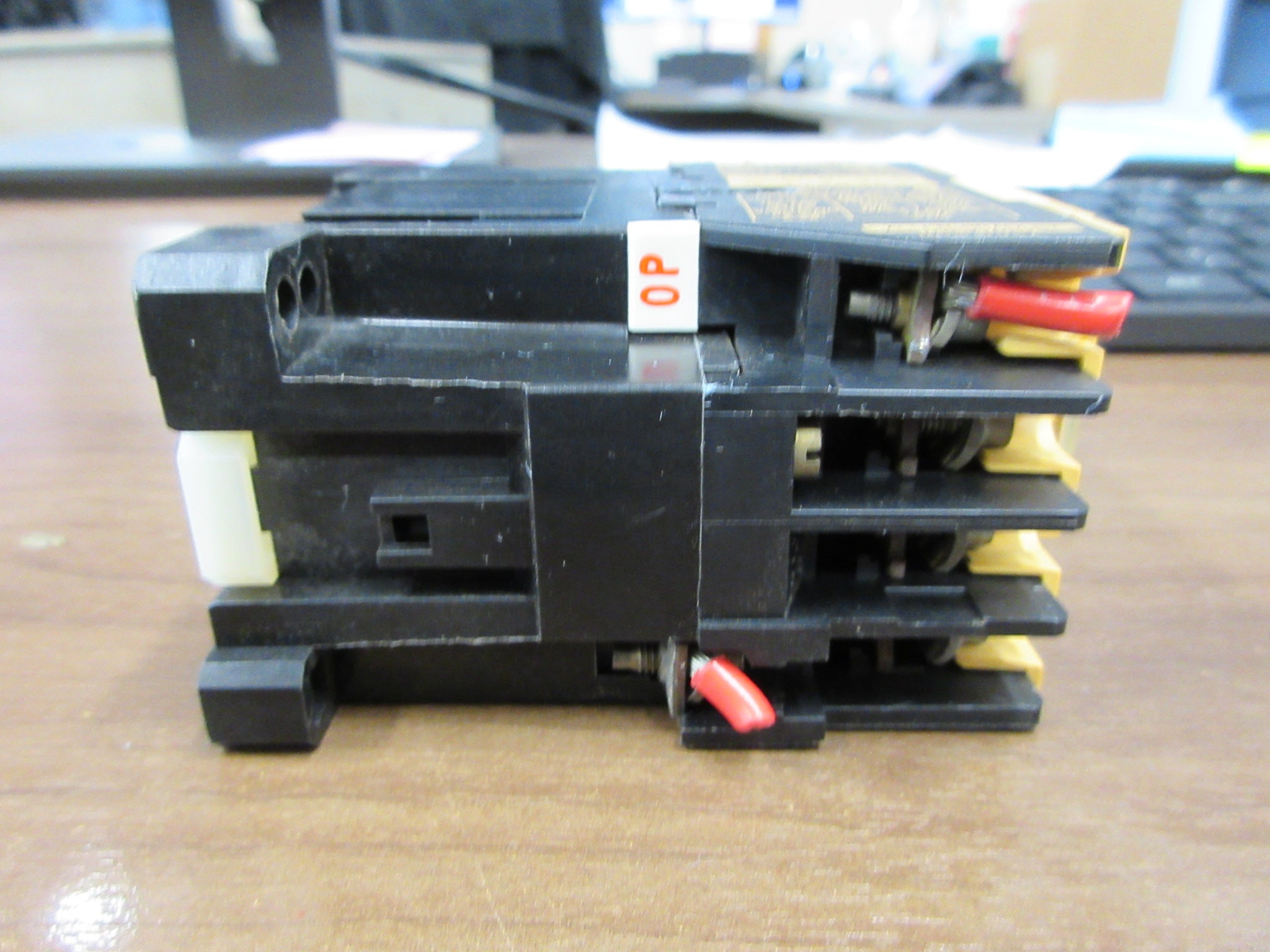 Allen-Bradley Contactor 700-F220A1 Ser. B 120V Coil Used