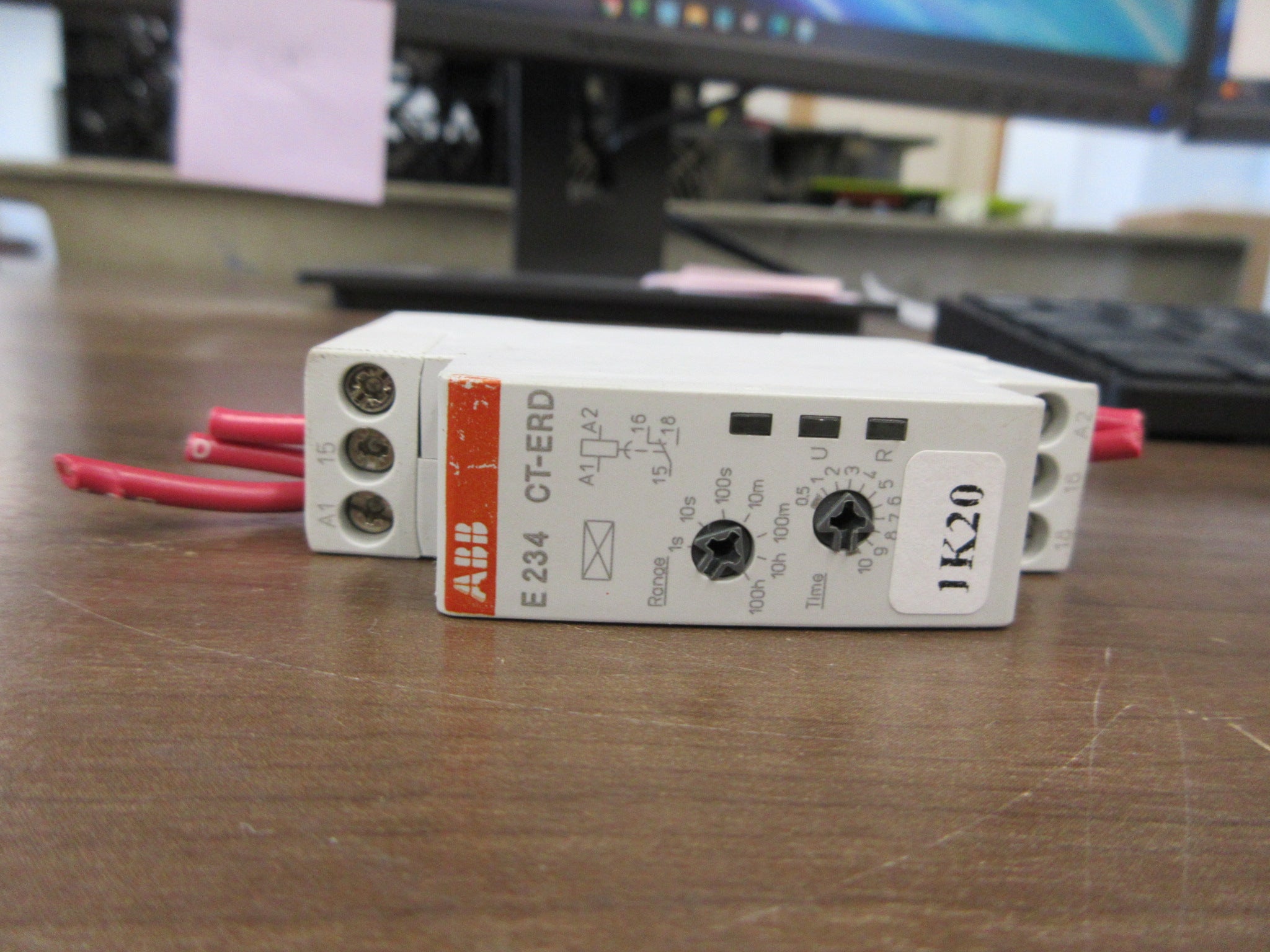ABB On-Delay Timing Relay 1SVR500100R0000 Range: 0.055-100hr Used