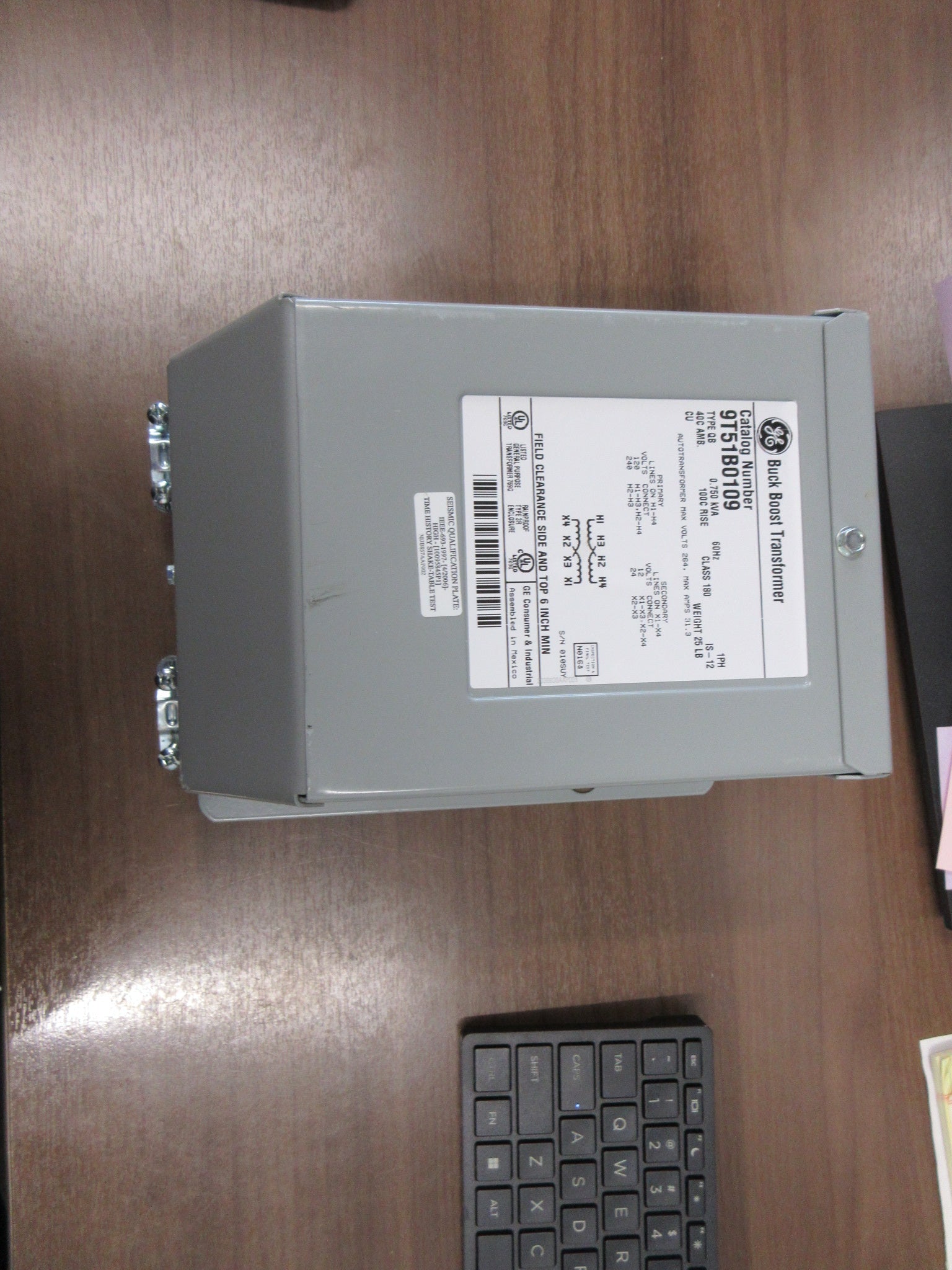 GE Buck Boost Transformer 9T51B0109 0.750 KVA Pri: 120/240V Ser: 12/24 V Used