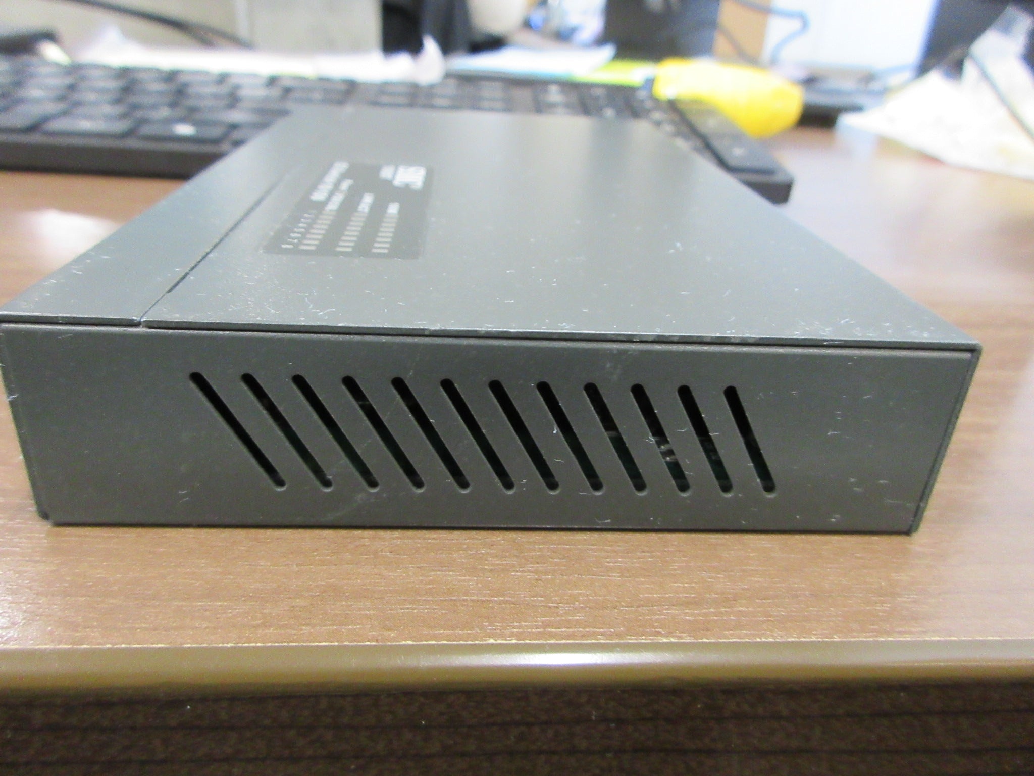 SMC EZ Switch Ethernet Switch 108 DT 8-Port 10/100 Used