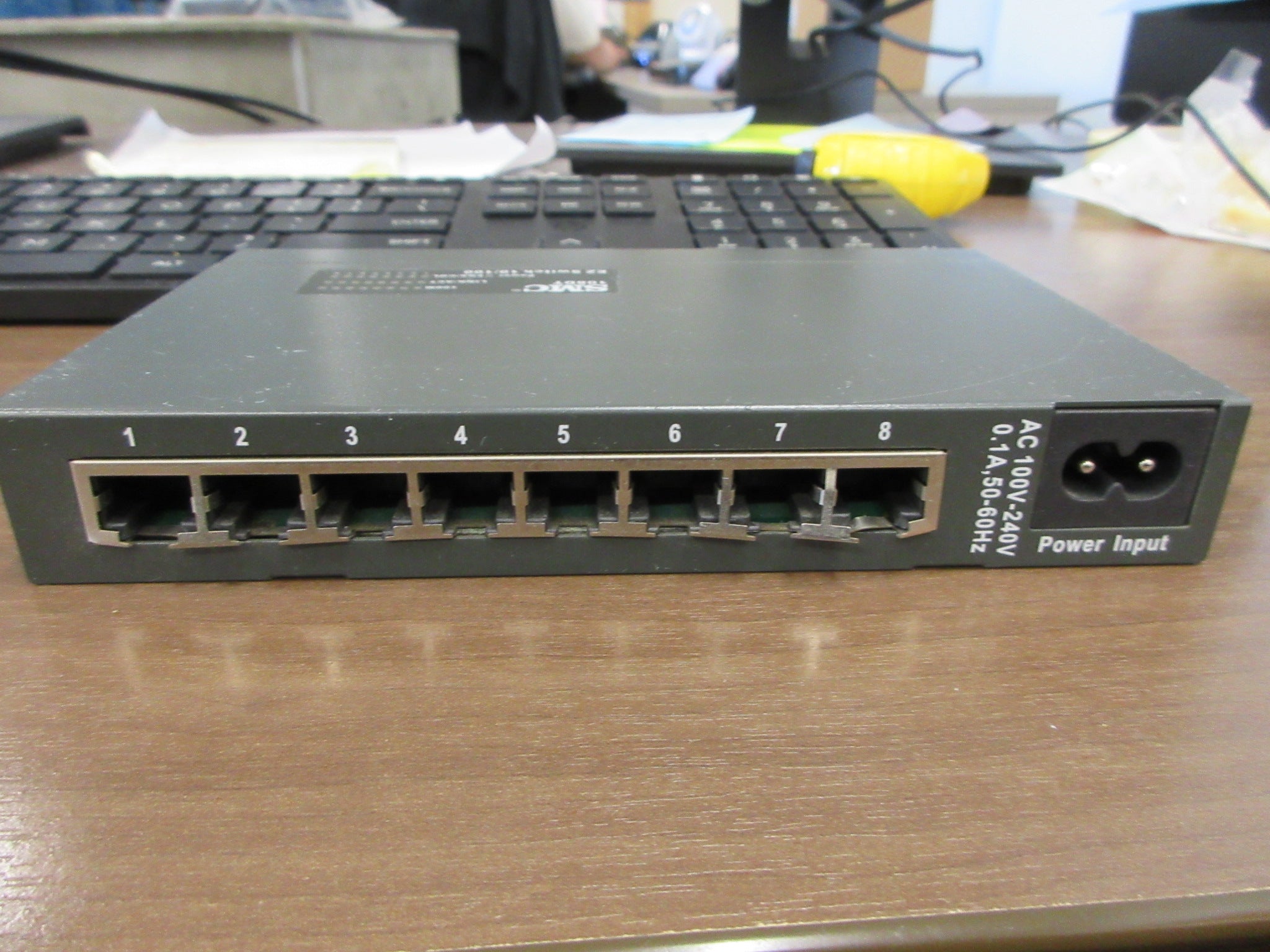 SMC EZ Switch Ethernet Switch 108 DT 8-Port 10/100 Used