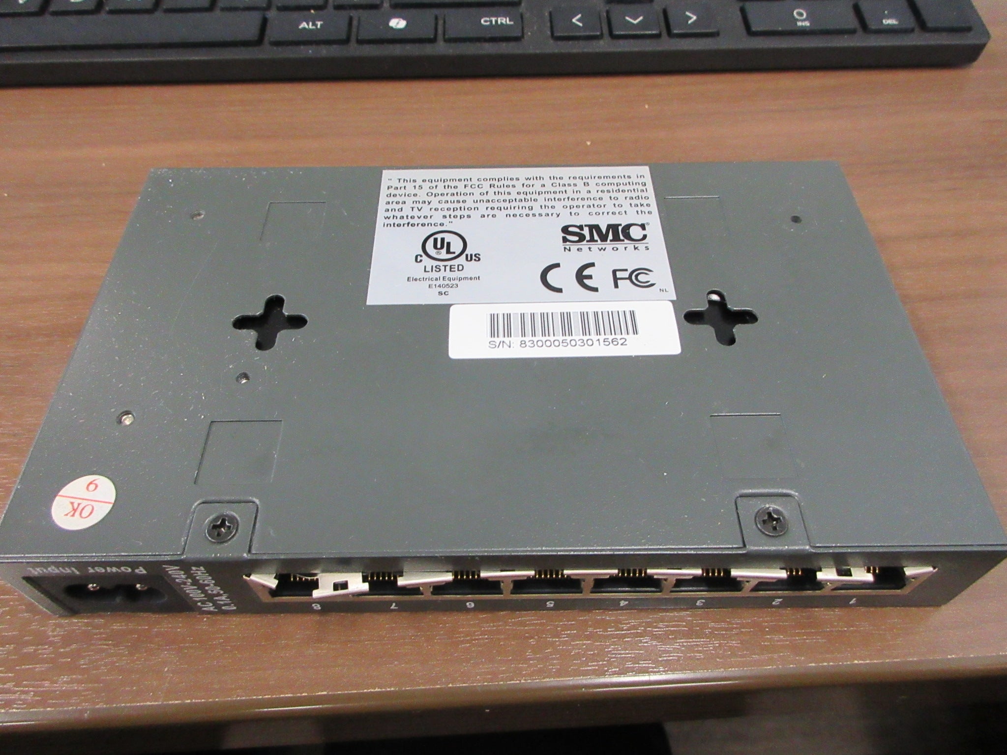 SMC EZ Switch Ethernet Switch 108 DT 8-Port 10/100 Used