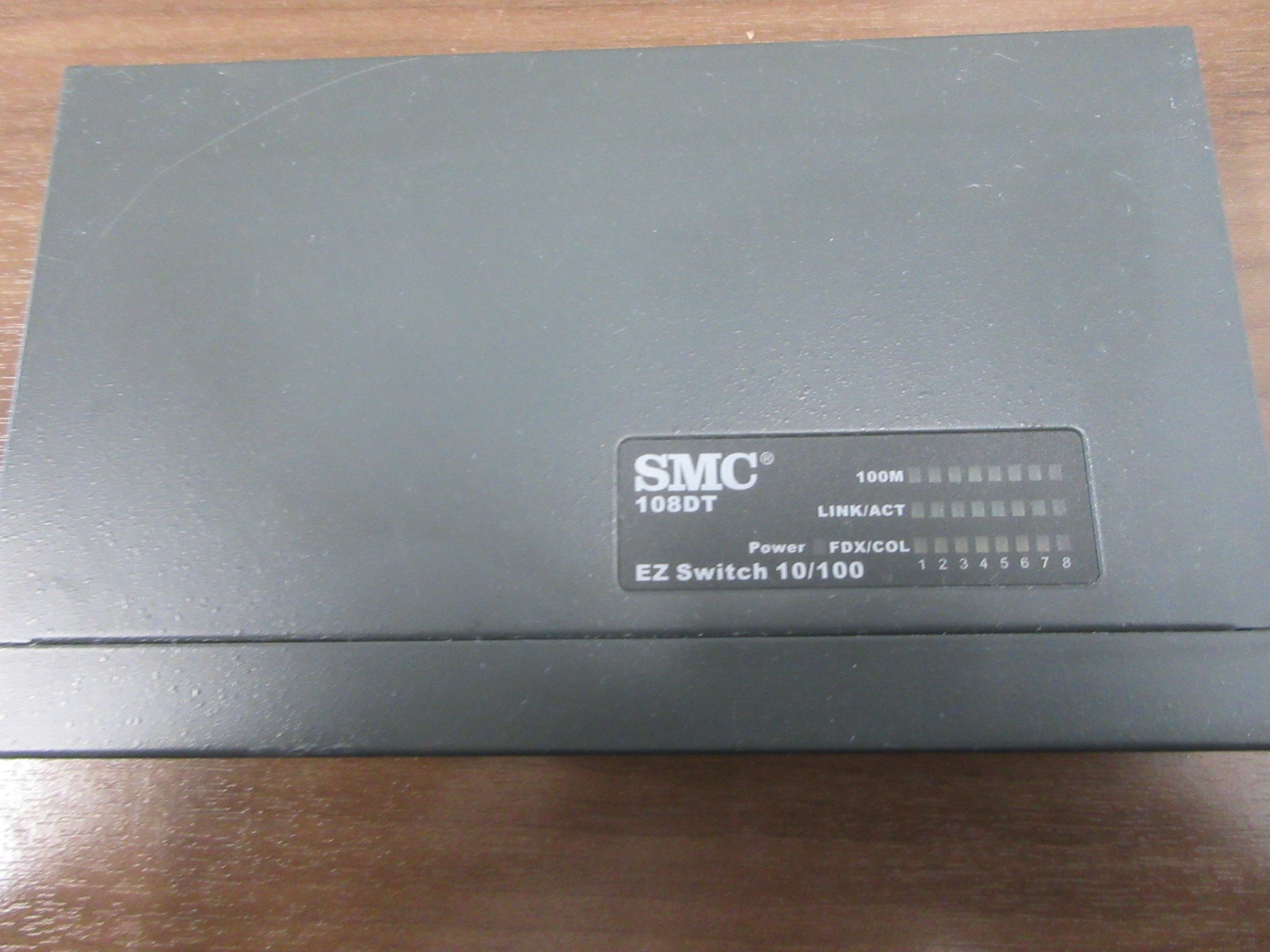 SMC EZ Switch Ethernet Switch 108 DT 8-Port 10/100 Used
