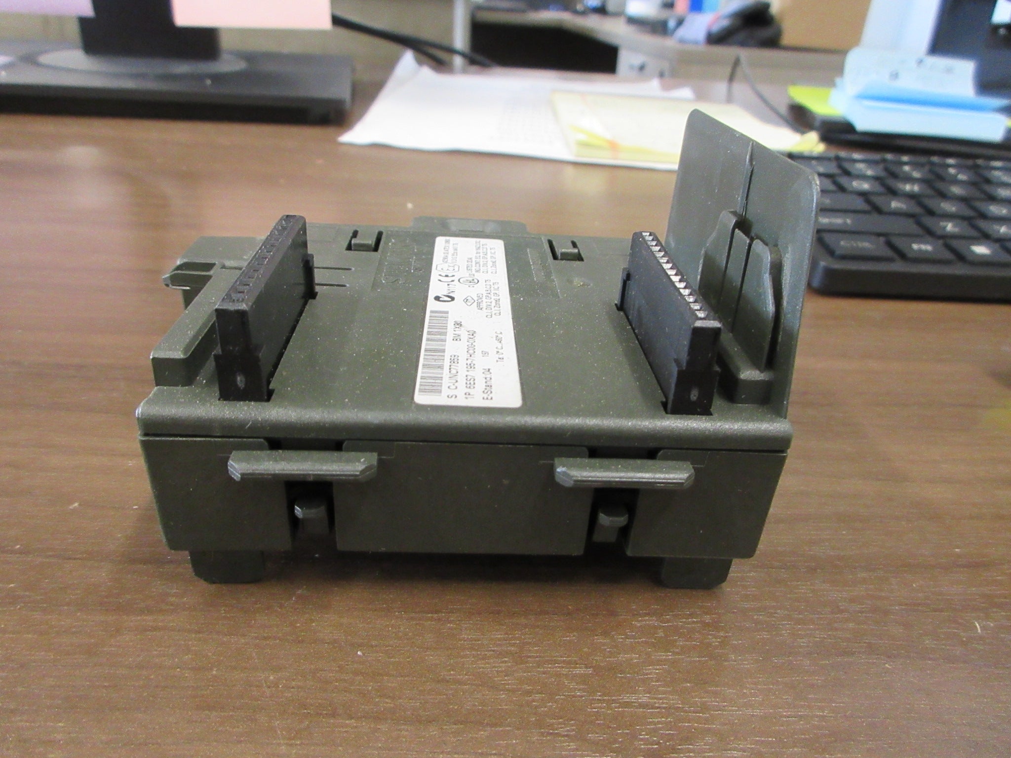 Siemens Simatic S7 Bus Module 6ES7 195-7HC00-0XA0 E-Stand: 04 Used