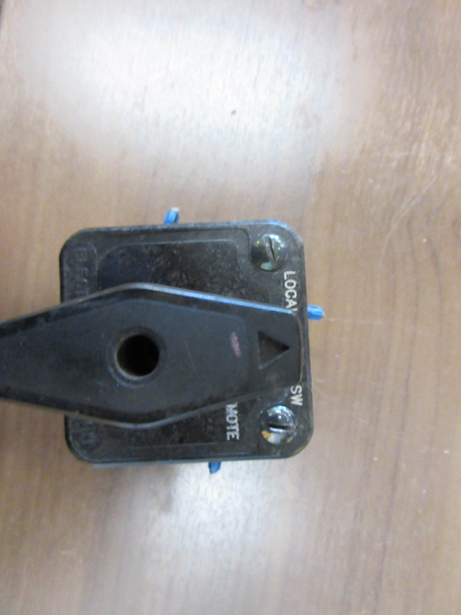 Electroswitch Series 24 Local Remote SW Rotary Switch 24201D 9221 Used