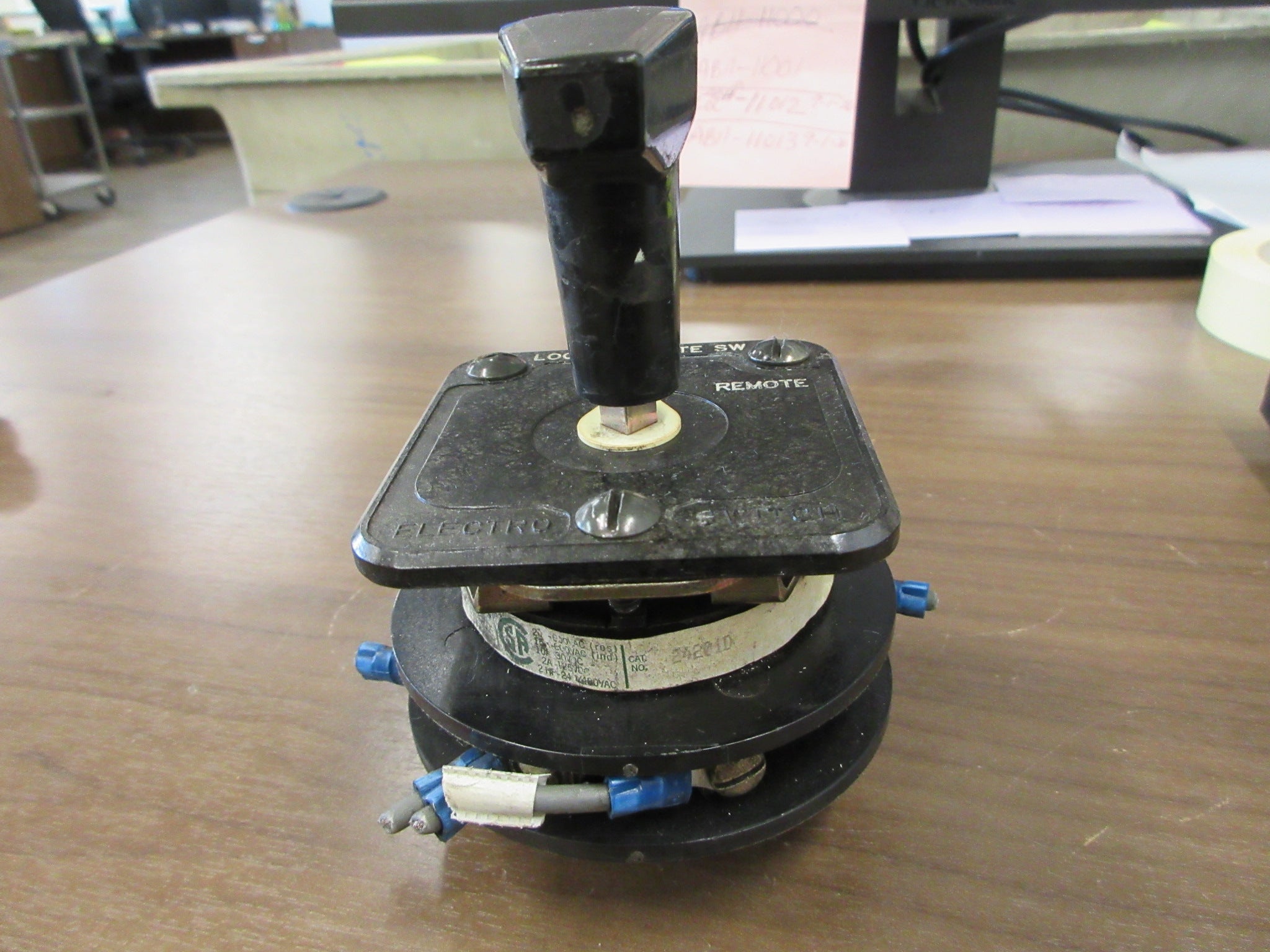 Electroswitch Series 24 Local Remote SW Rotary Switch 24201D 9221 Used