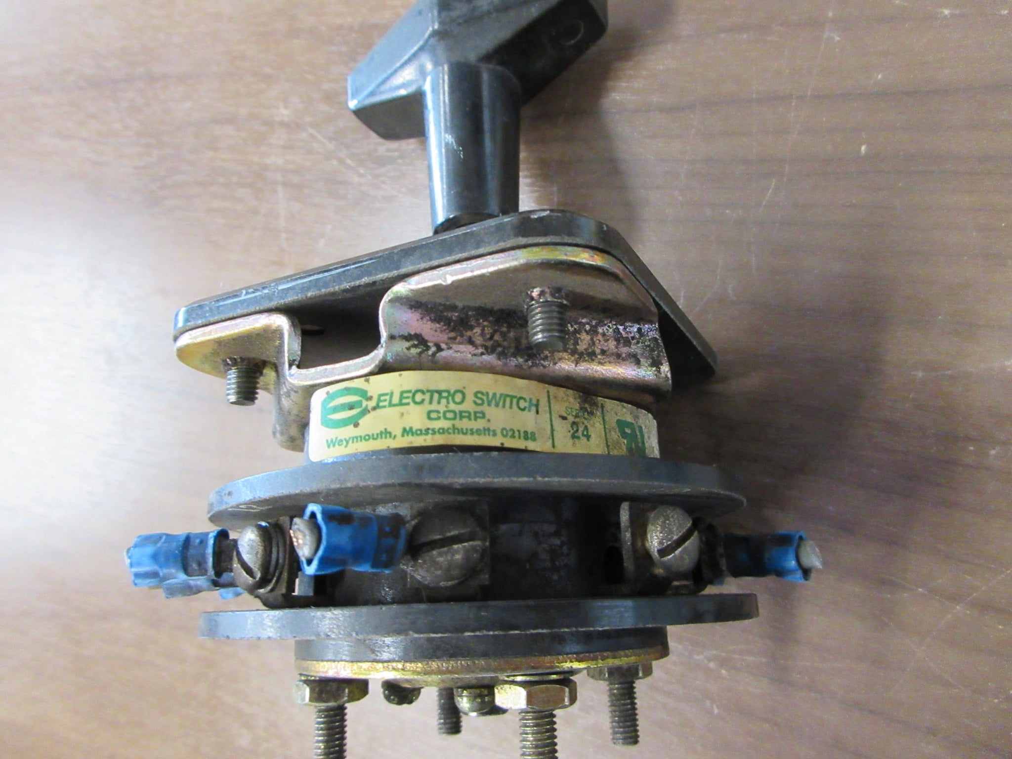 Electroswitch Series 24 Local Remote SW Rotary Switch 24201D 9221 Used