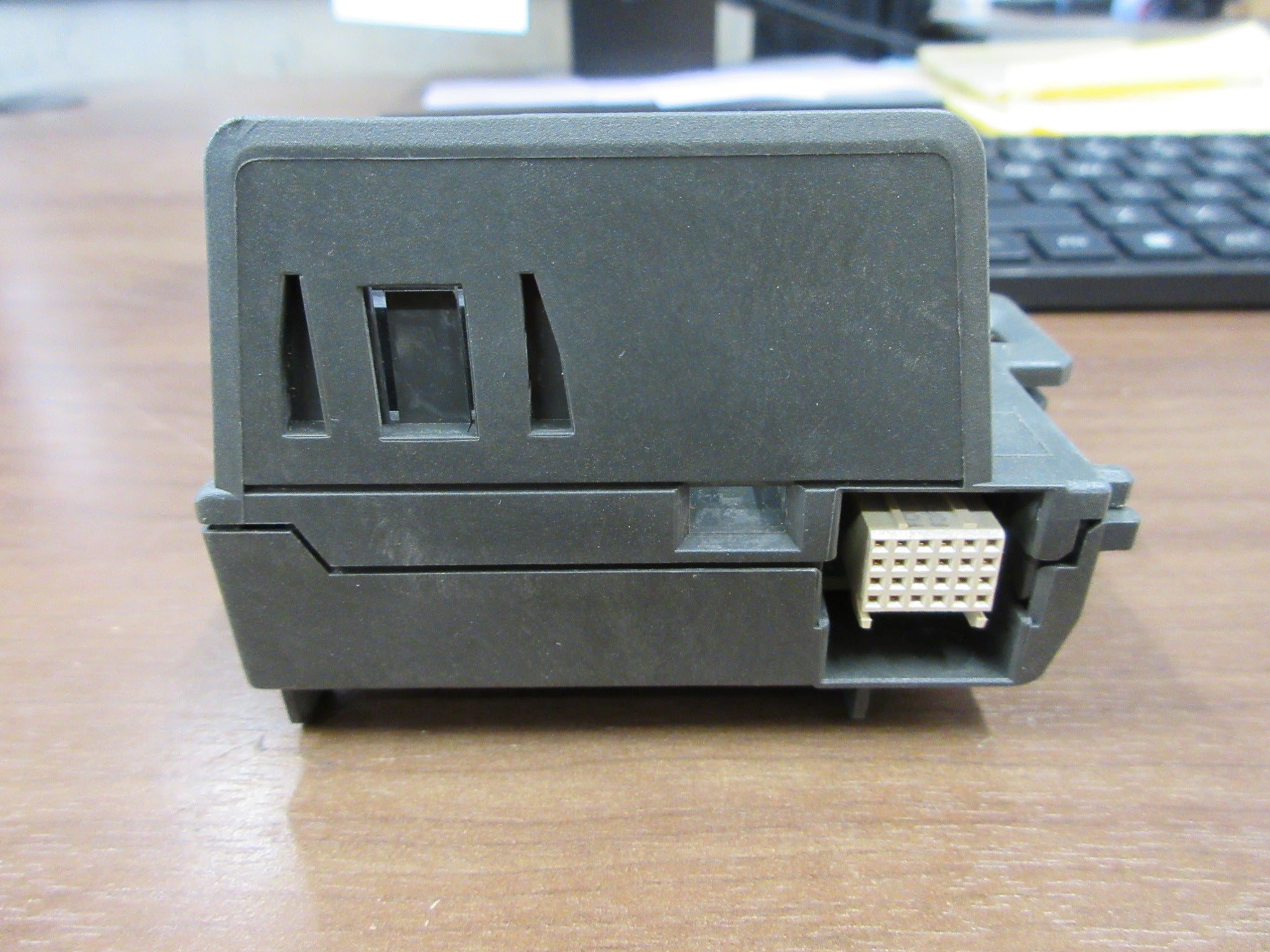 Siemens Bus Module 6ES7 195-7HB00-0XA0 E-Stand: 04 Used
