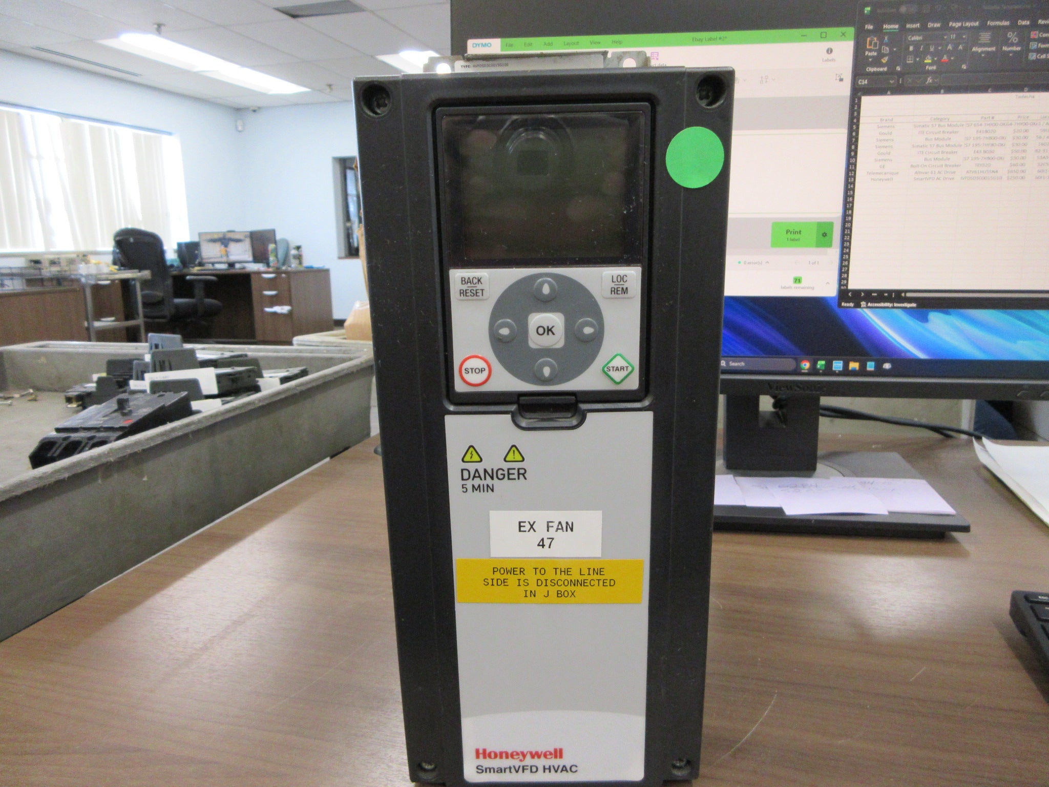 Honeywell SmartVFD AC Drive HVFDSD3C0015G100 1.5 HP 3Ph W /Keypad Used