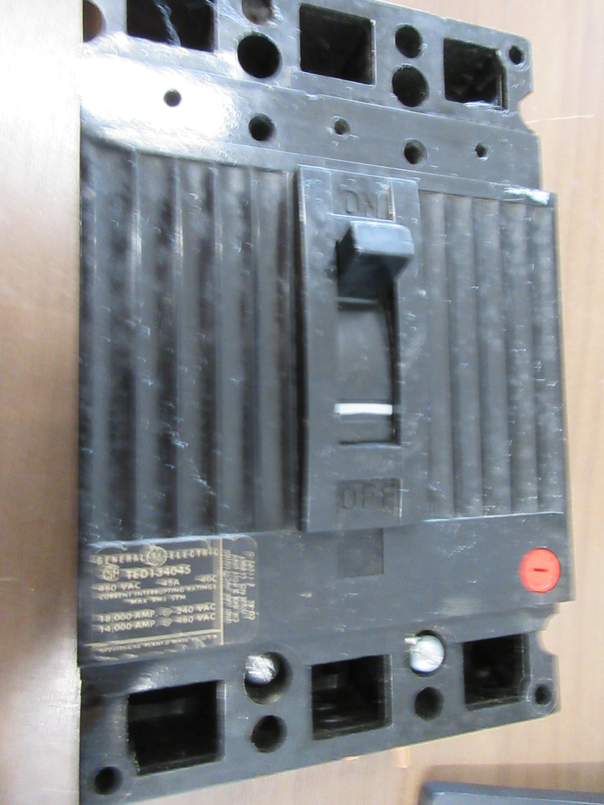 GE Circuit Breaker TED134045 45A 480V 3P (2) Mounting Screws (3) Lugs Used